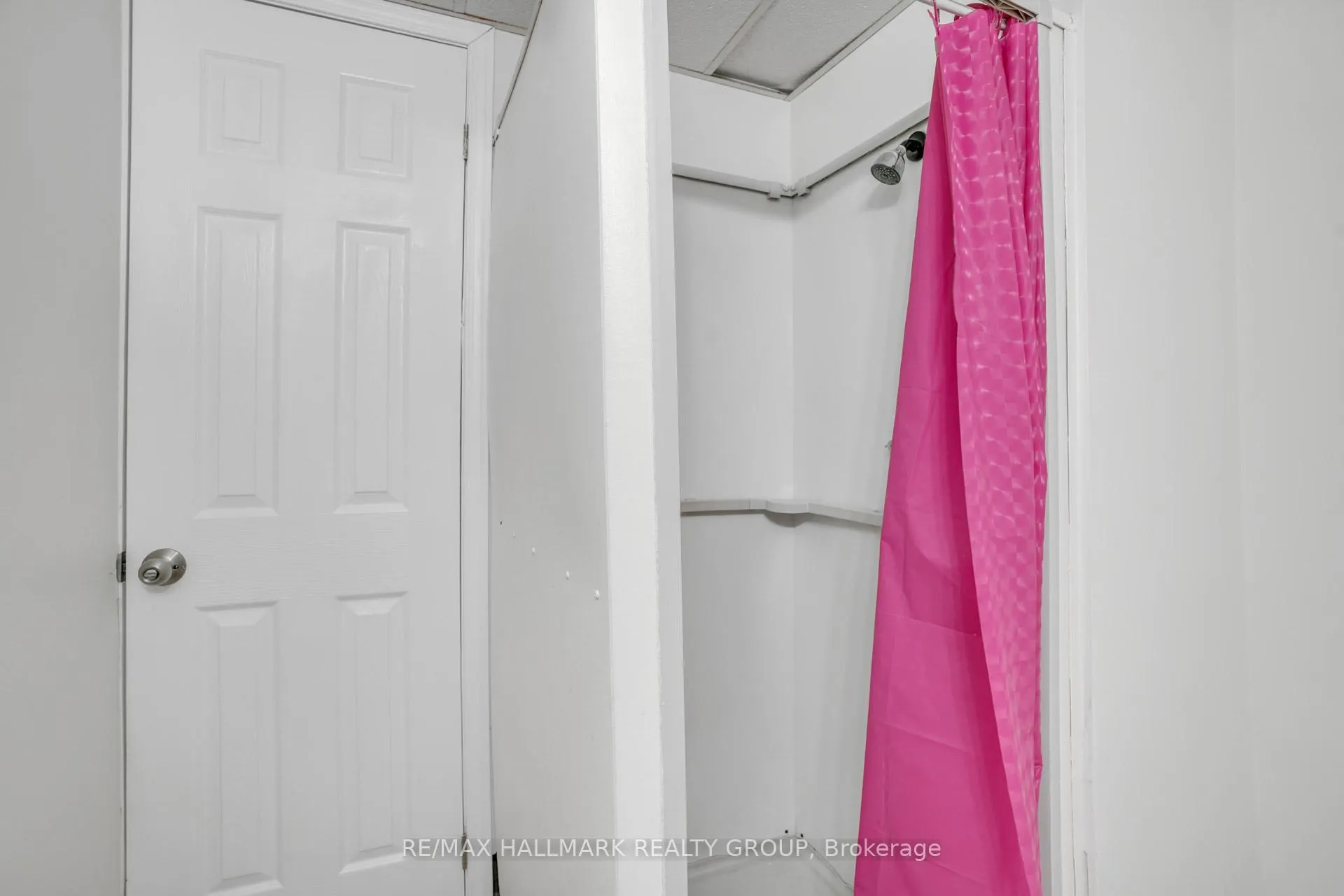 Photo 227 of 2496 Clementine Boulevard W, Ottawa, Heron Park — HOMEH