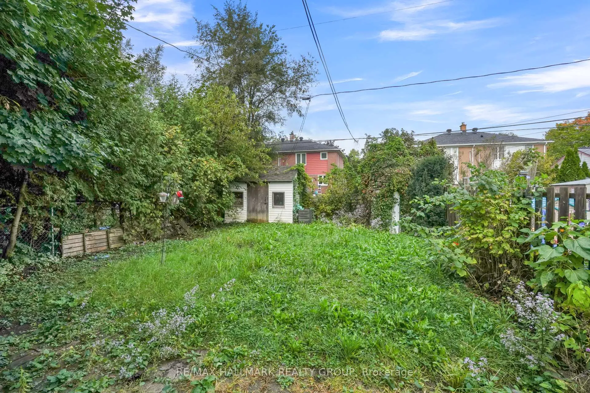 Photo 243 of 2496 Clementine Boulevard W, Ottawa, Heron Park — HOMEH