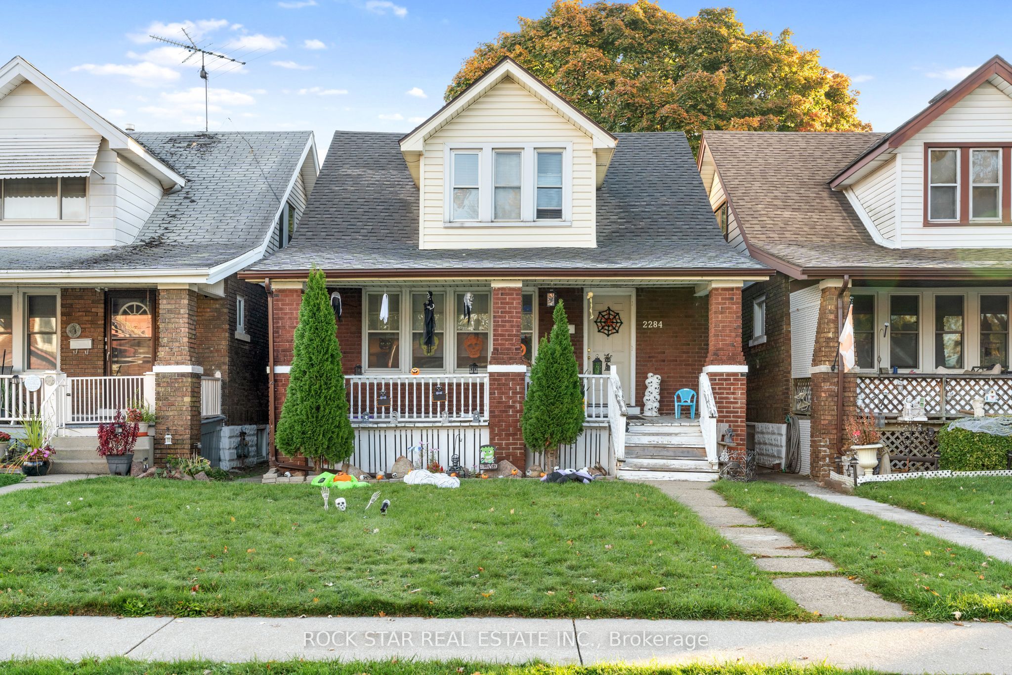 Photo 2 of 2284 Fraser Avenue, Windsor — HOMEH