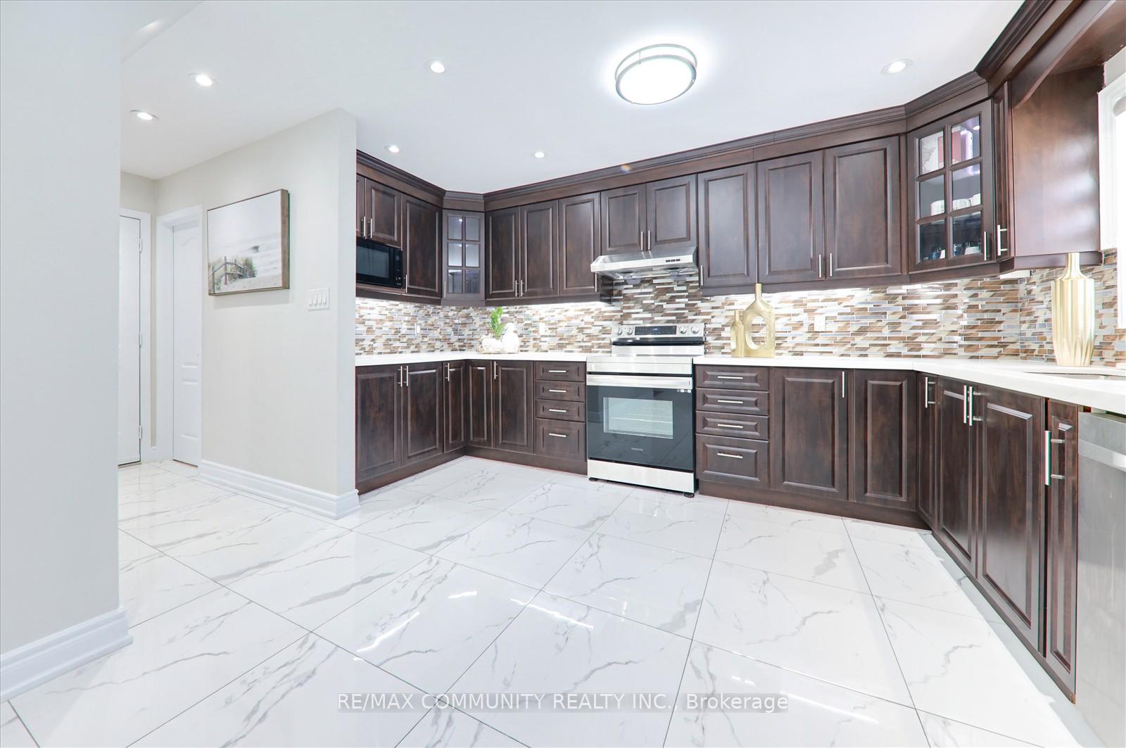Photo 7 of 13A Canoe Crescent, Scarborough, Rouge — HOMEH