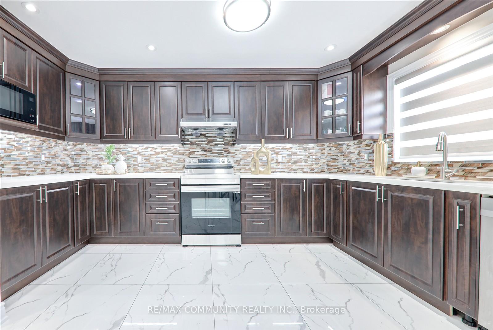 Photo 8 of 13A Canoe Crescent, Scarborough, Rouge — HOMEH
