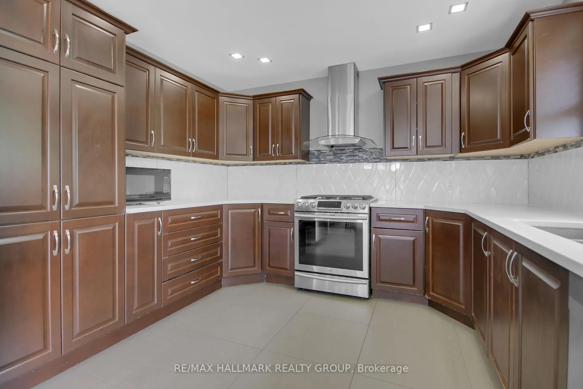 Photo 130 of 3253 Riverside Drive, Ottawa, Mooneys Bay/Revelstoke — HOMEH