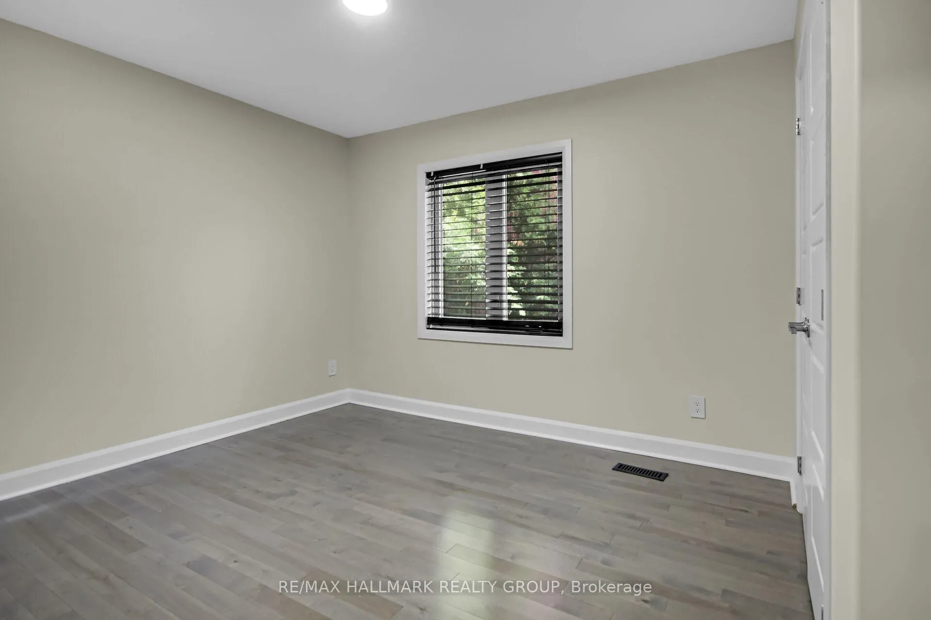 Photo 201 of 3253 Riverside Drive, Ottawa, Mooneys Bay/Revelstoke — HOMEH