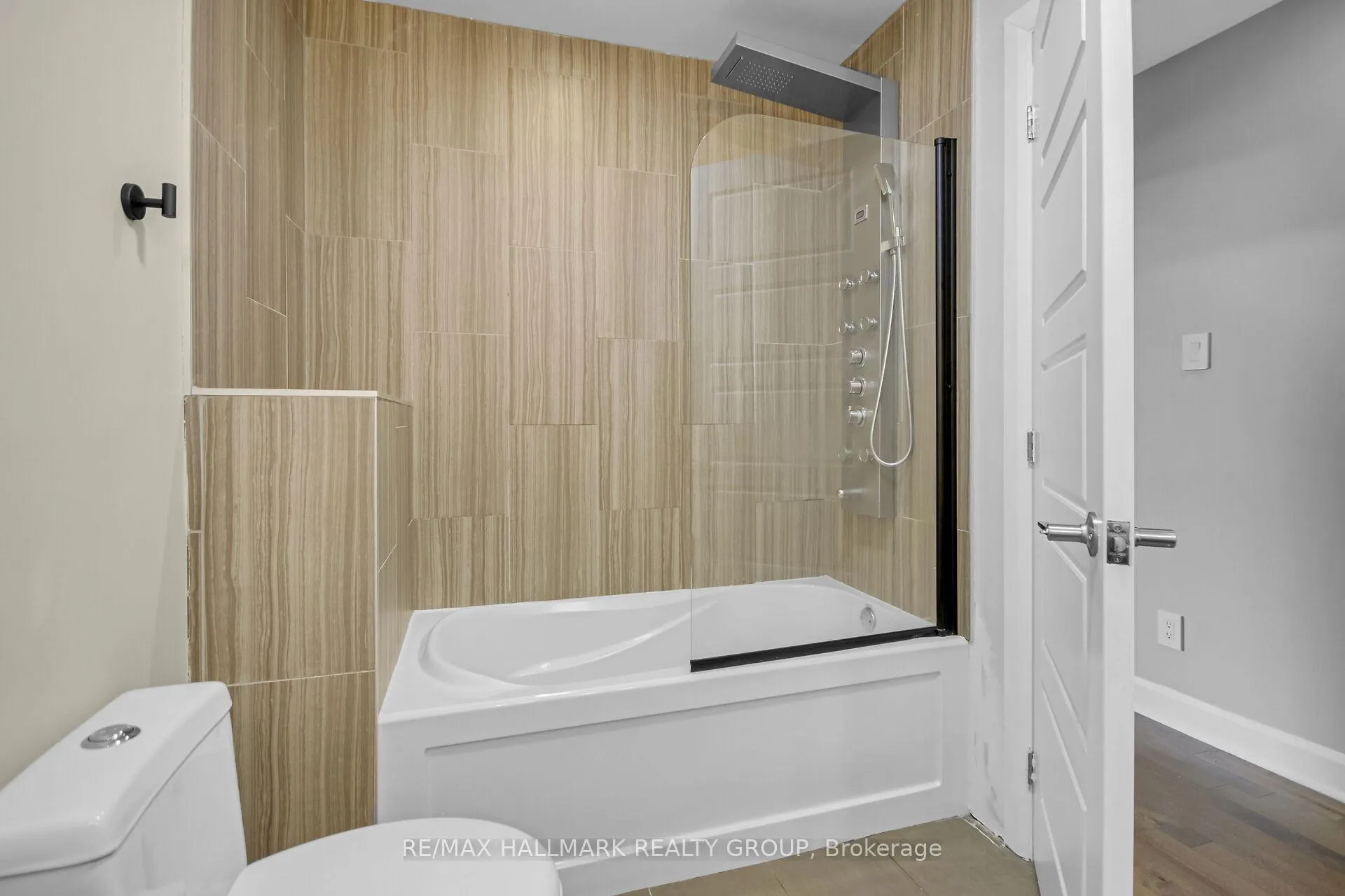 Photo 233 of 3253 Riverside Drive, Ottawa, Mooneys Bay/Revelstoke — HOMEH