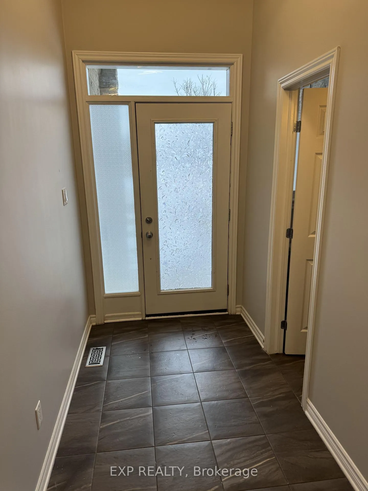 Photo 3 of 231 Brambling Way, Ottawa, Barrhaven - Half Moon Bay — HOMEH
