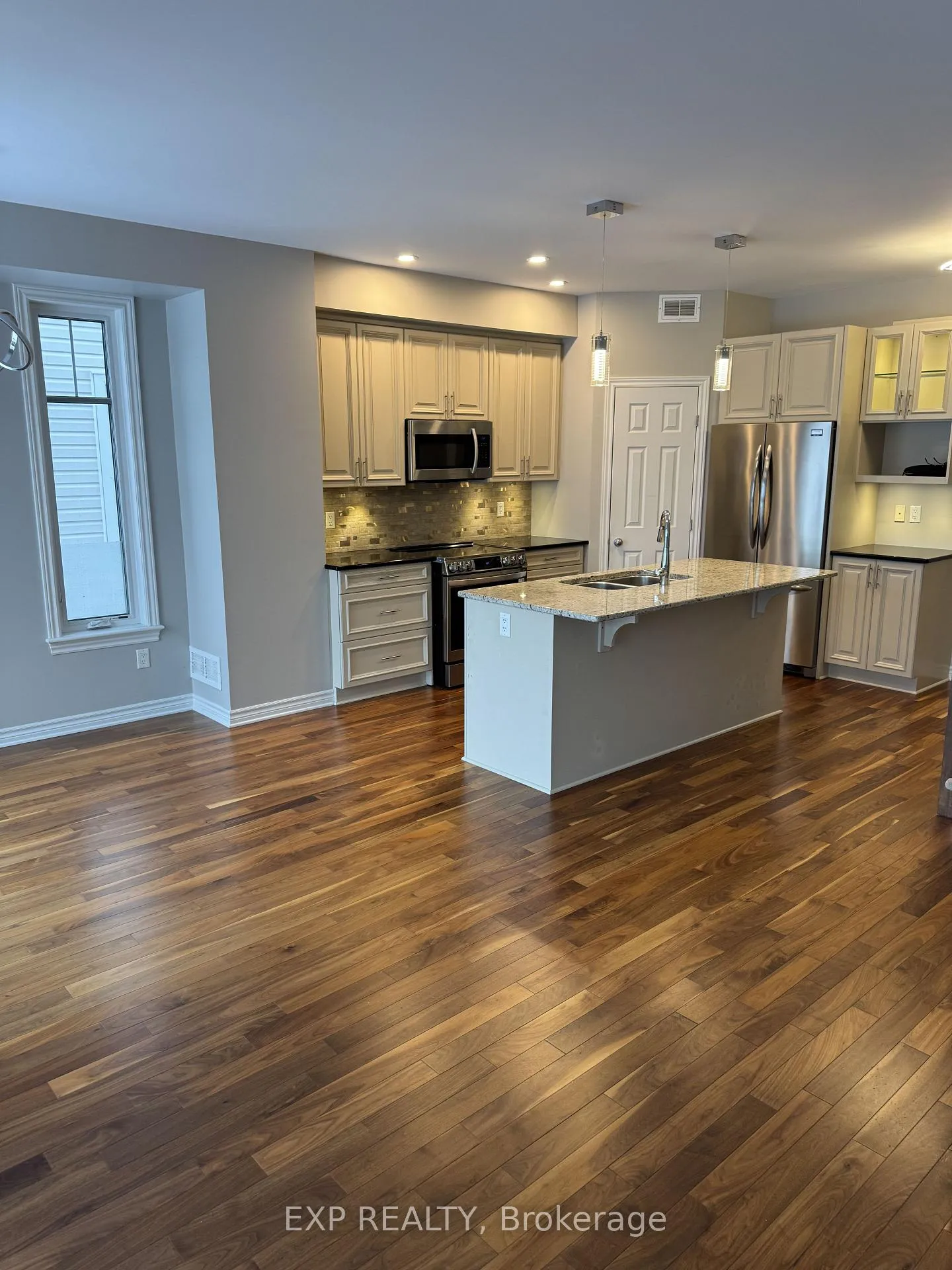 Photo 4 of 231 Brambling Way, Ottawa, Barrhaven - Half Moon Bay — HOMEH