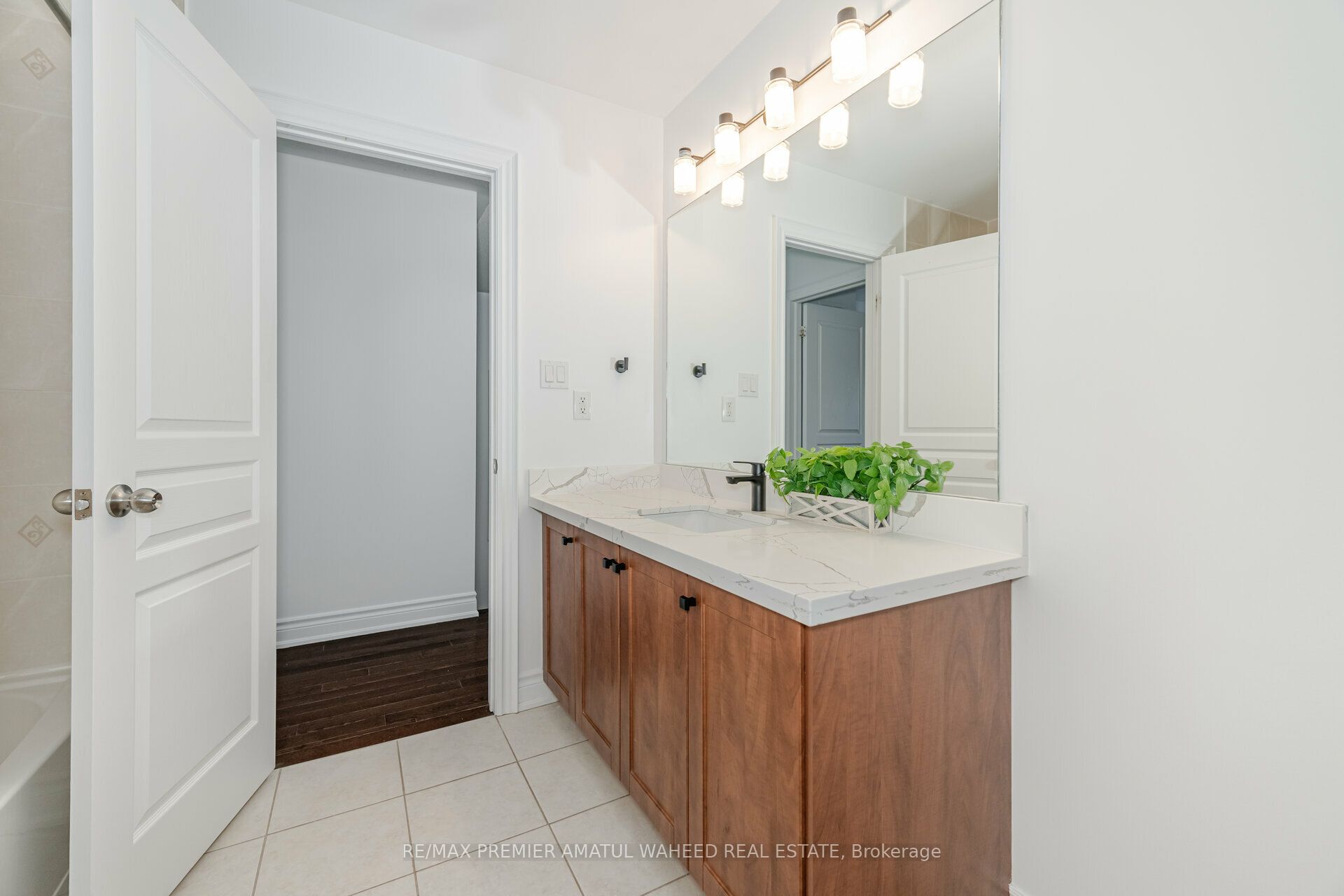 Photo 71 of 101 Algoma Drive, Vaughan, Kleinburg — HOMEH