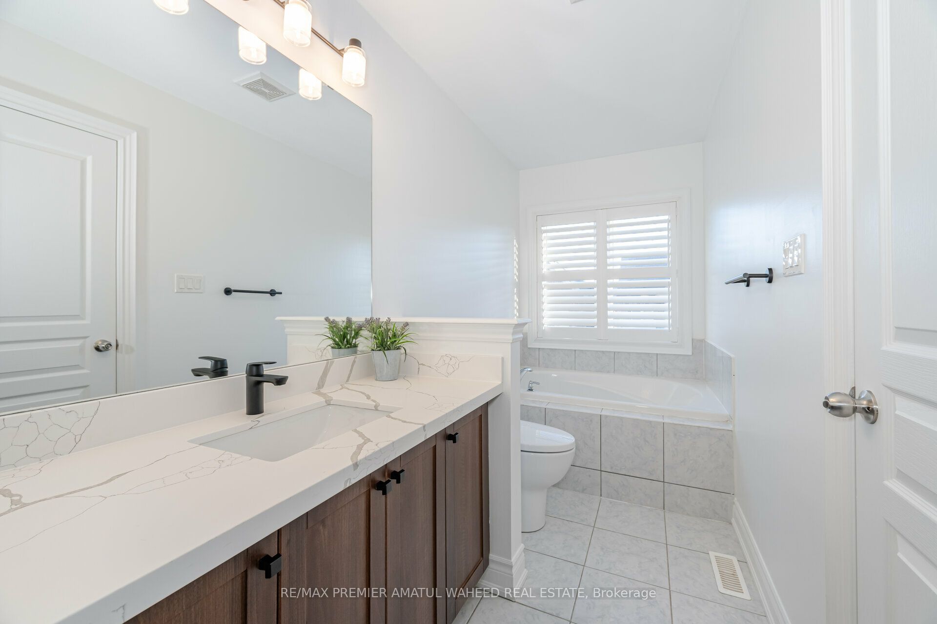 Photo 63 of 101 Algoma Drive, Vaughan, Kleinburg — HOMEH