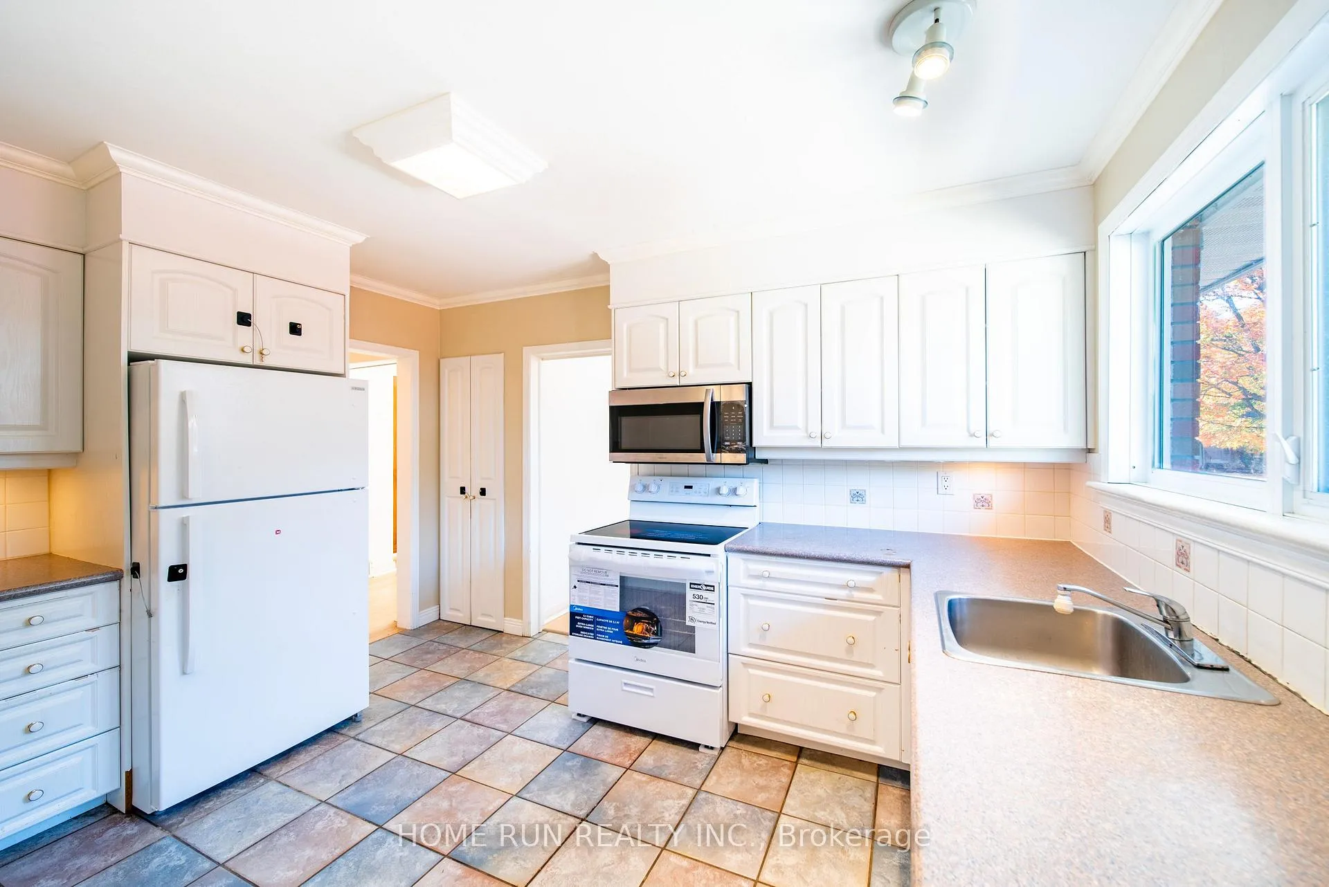Photo 84 of 533 Browning Avenue, Ottawa, Riverview Park — HOMEH