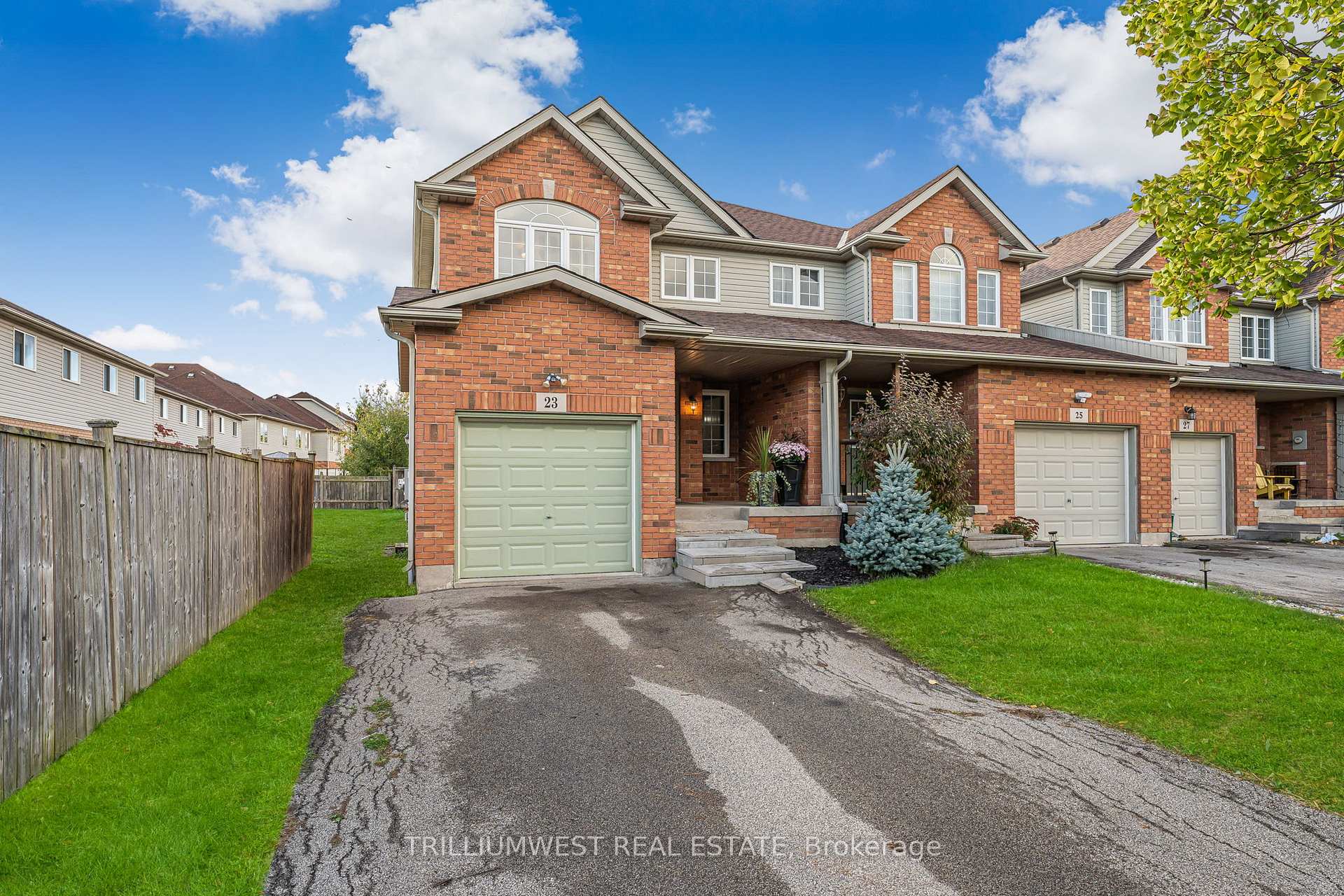 Photo 2 of 23 Natalie Court E, Thorold, Confederation Heights — HOMEH