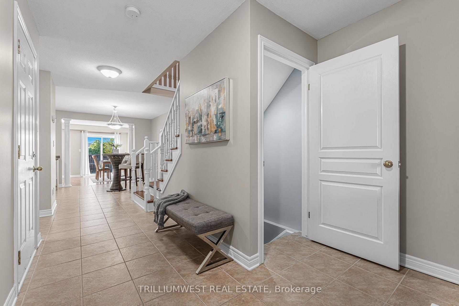 Photo 3 of 23 Natalie Court E, Thorold, Confederation Heights — HOMEH