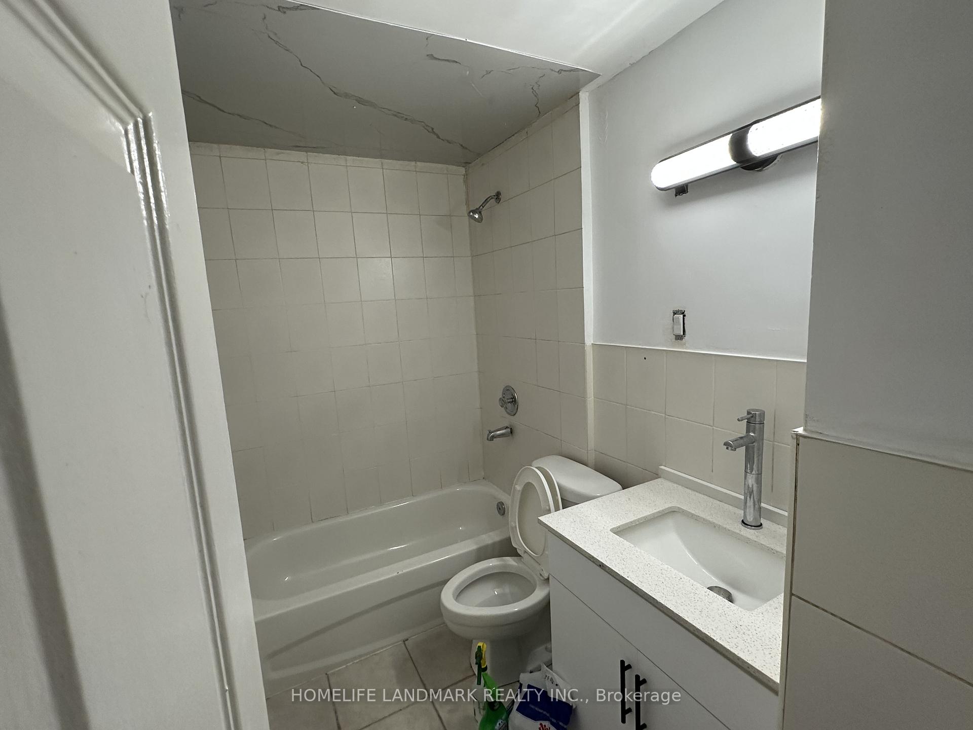 Photo 3 of Unit unit 4, 1244 College Street, Toronto, Dufferin Grove — HOMEH