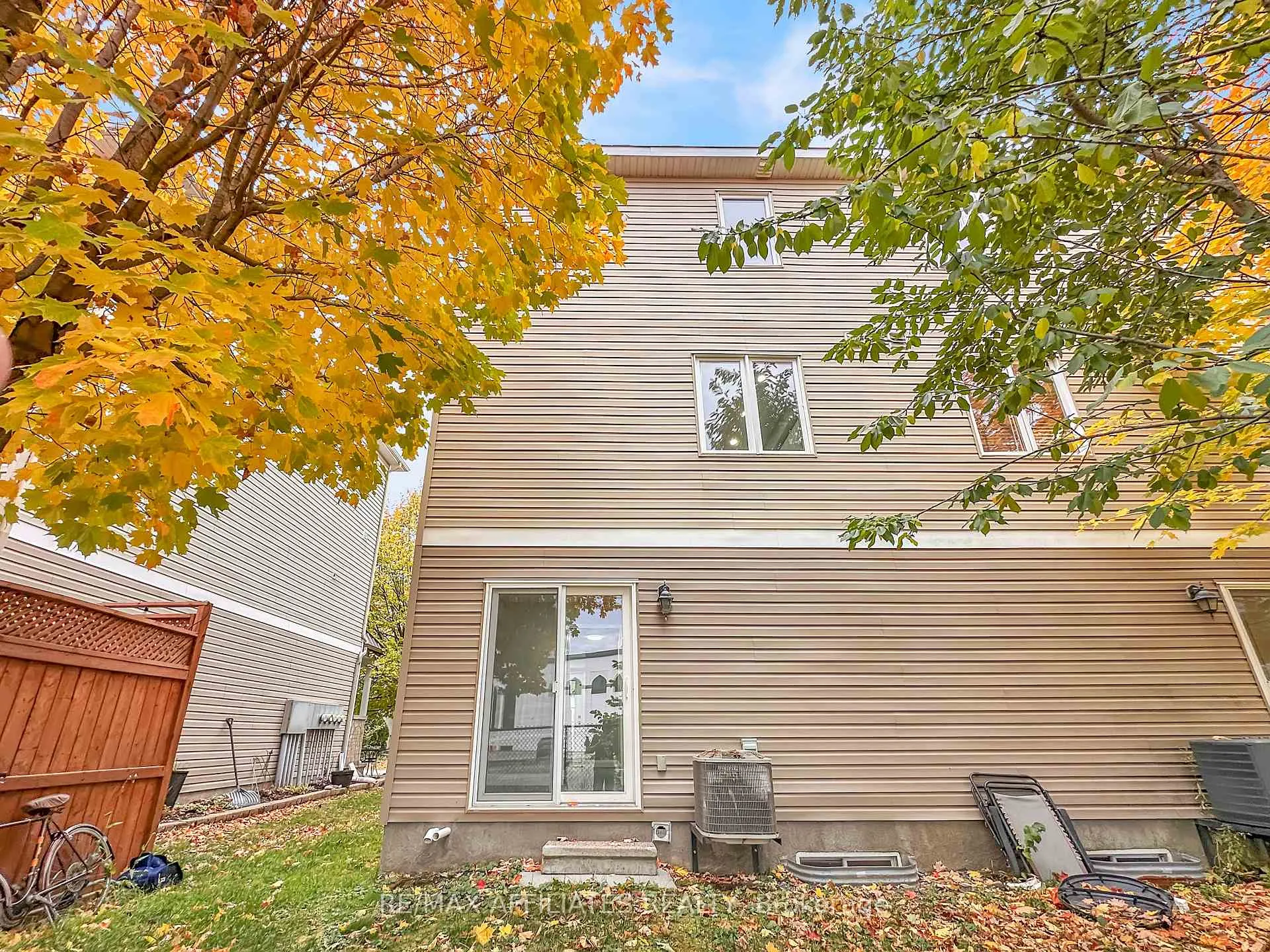 Photo 3 of 714 Sanibel Private, Ottawa, Westcliffe Estates — HOMEH