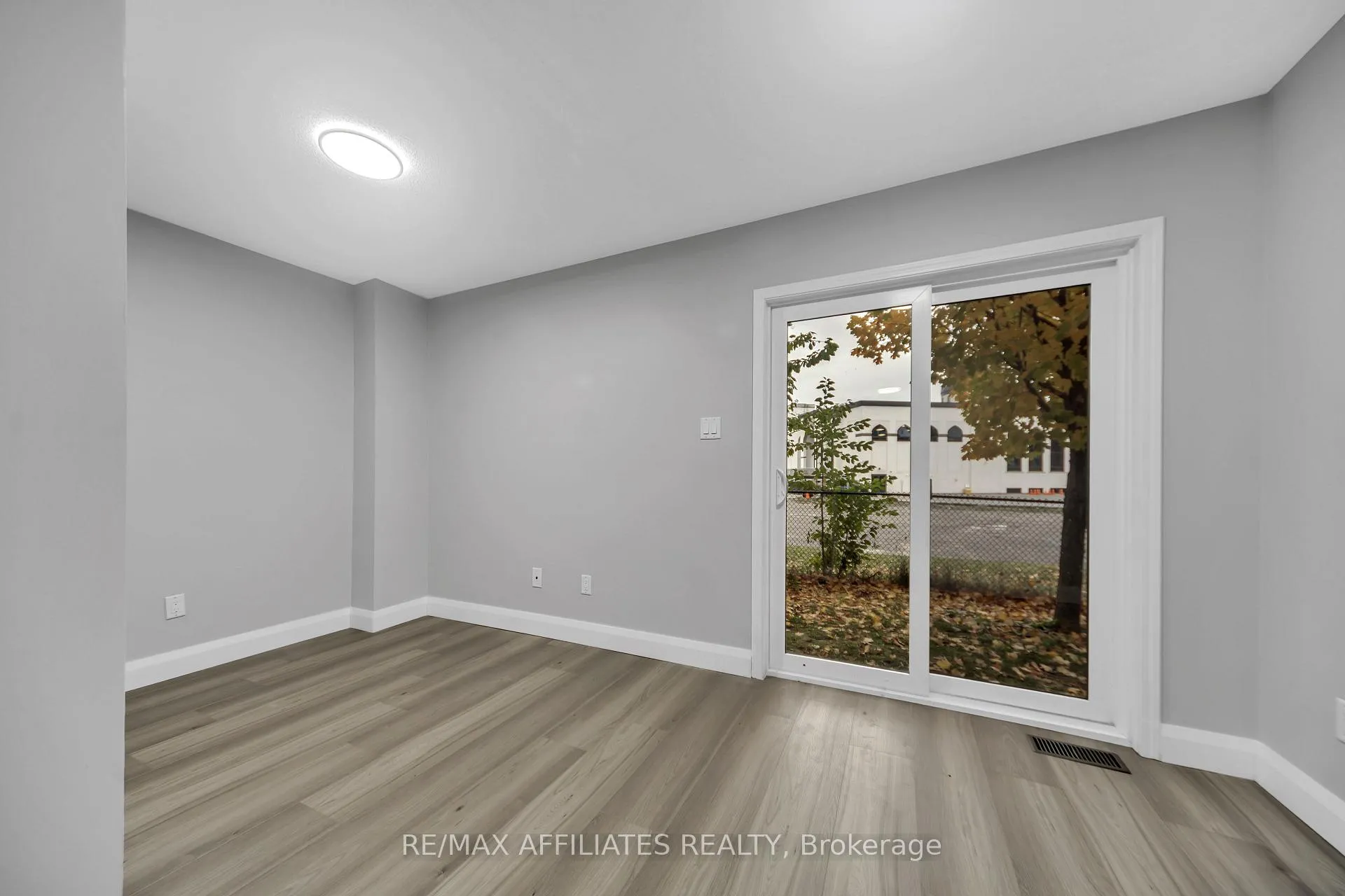 Photo 9 of 714 Sanibel Private, Ottawa, Westcliffe Estates — HOMEH