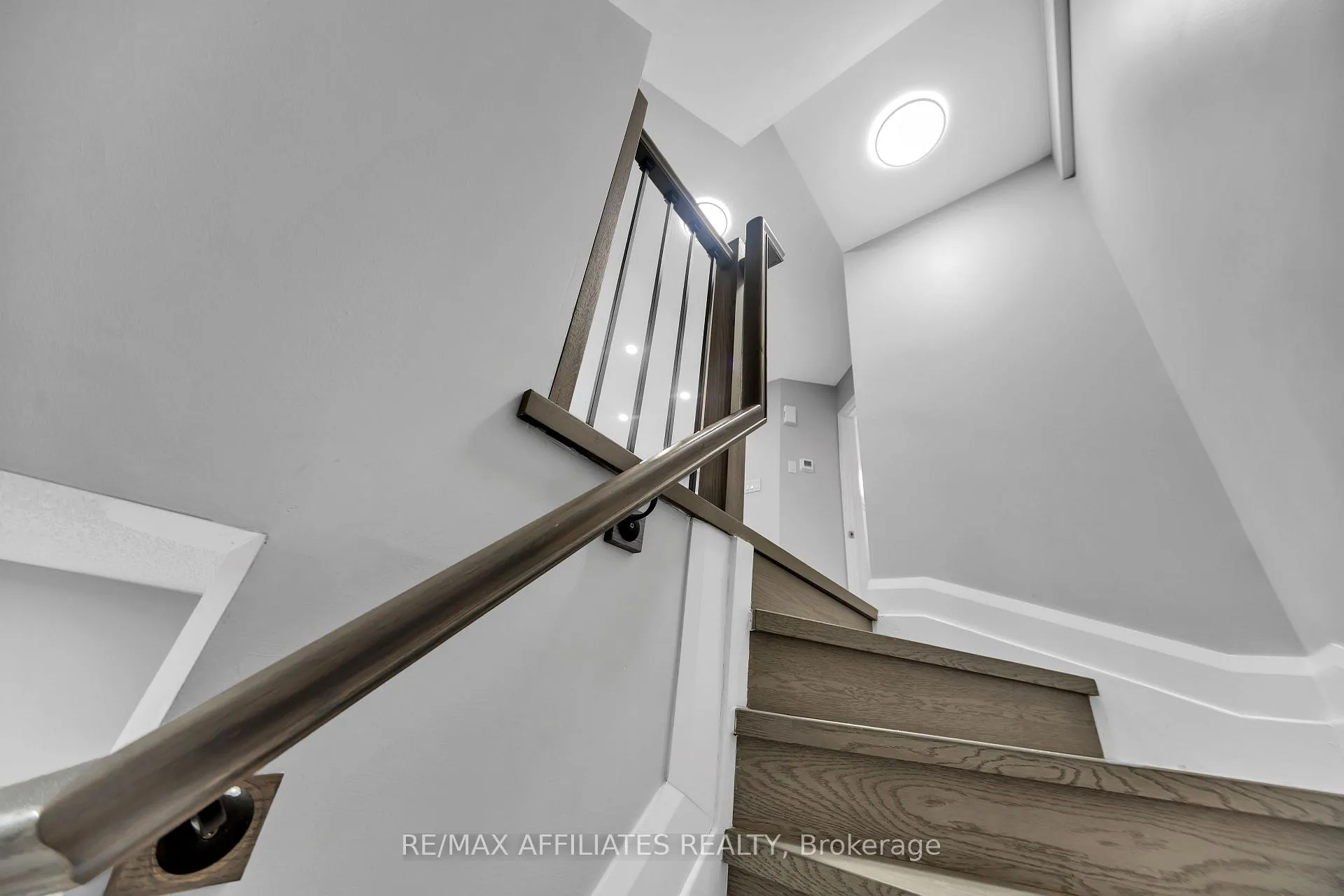 Photo 16 of 714 Sanibel Private, Ottawa, Westcliffe Estates — HOMEH