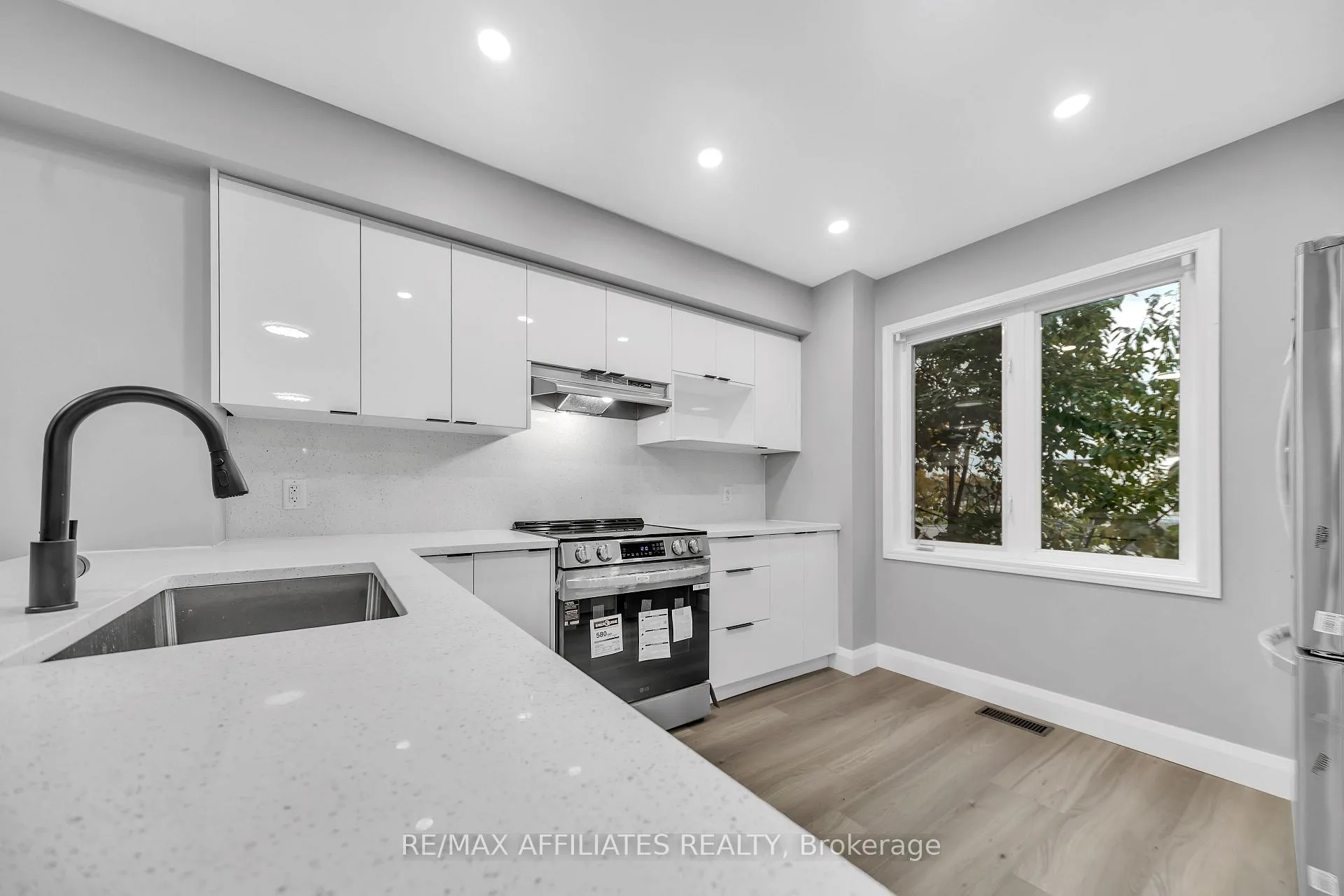 Photo 20 of 714 Sanibel Private, Ottawa, Westcliffe Estates — HOMEH