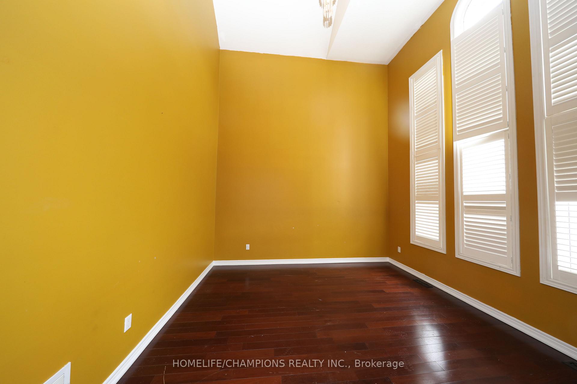Photo 3 of 71 Boulderbrook Drive, Scarborough, Rouge — HOMEH