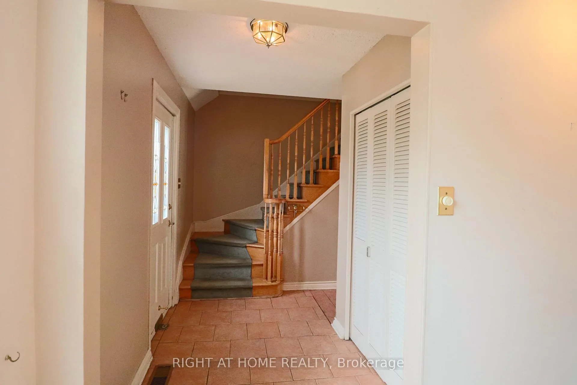 Photo 7 of 841 Thorndale Drive, Ottawa, Riverside Park South — HOMEH