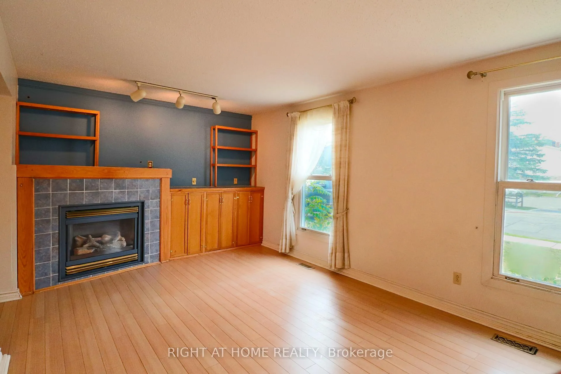 Photo 12 of 841 Thorndale Drive, Ottawa, Riverside Park South — HOMEH