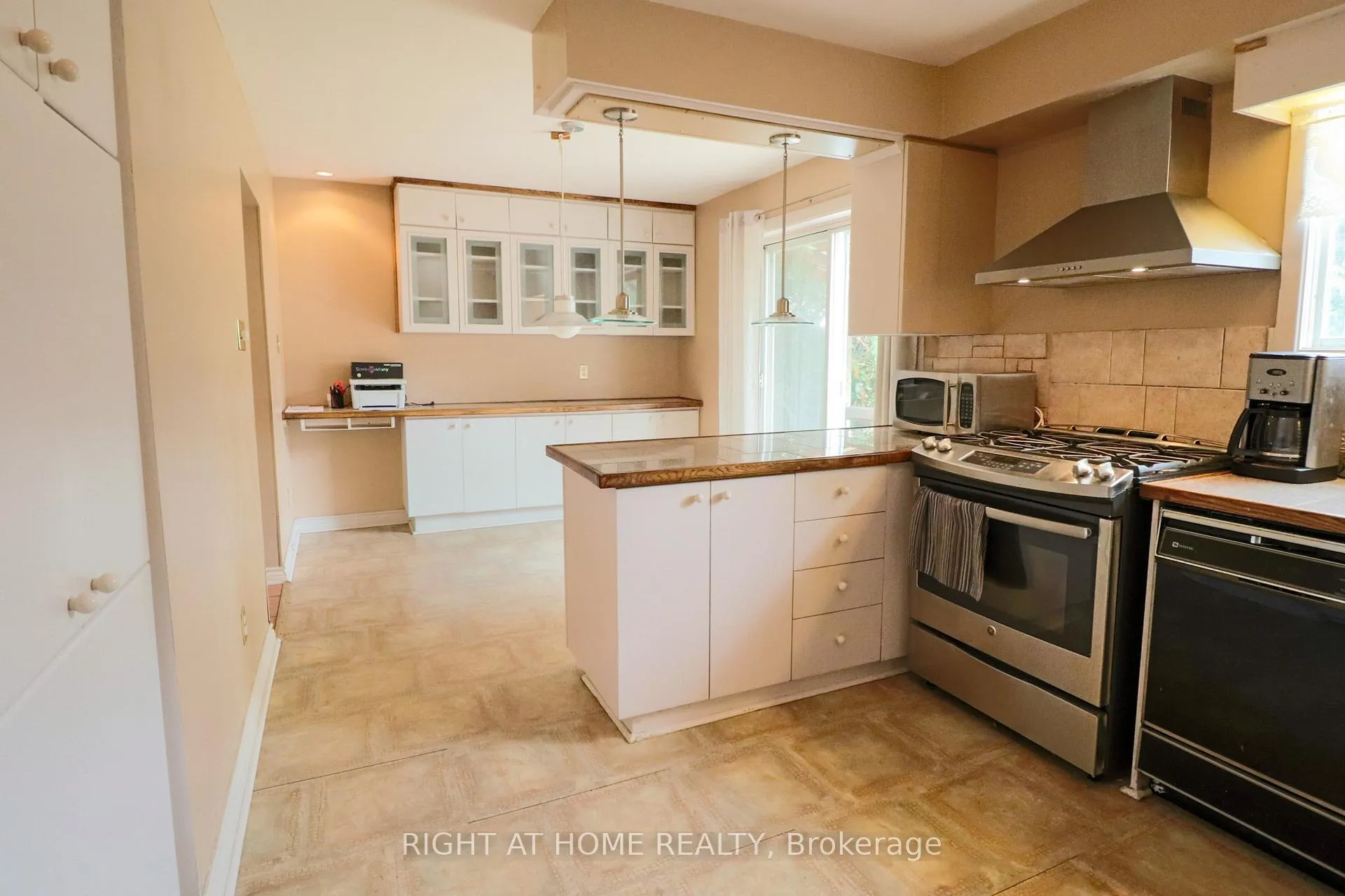 Photo 19 of 841 Thorndale Drive, Ottawa, Riverside Park South — HOMEH