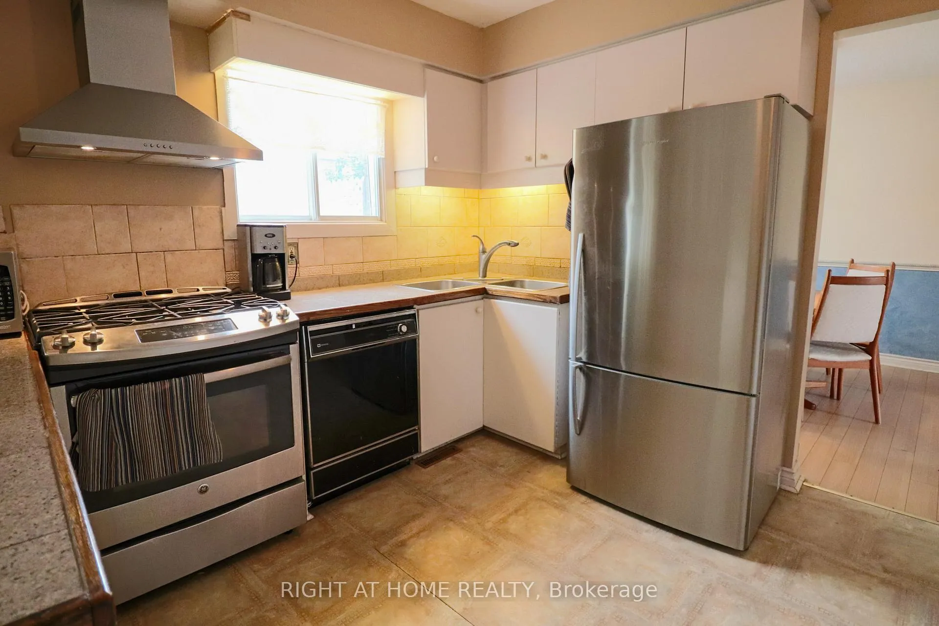 Photo 22 of 841 Thorndale Drive, Ottawa, Riverside Park South — HOMEH