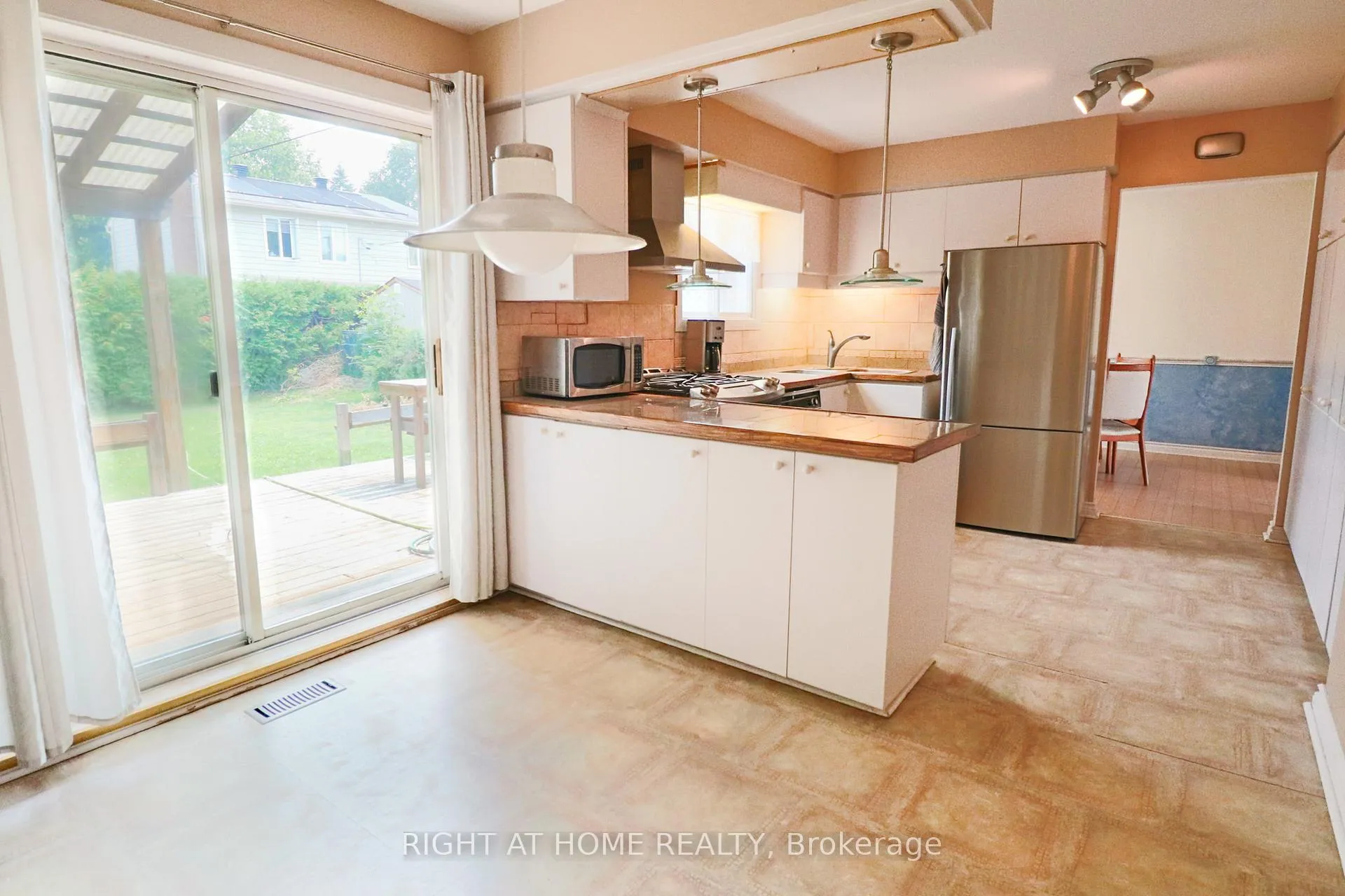 Photo 26 of 841 Thorndale Drive, Ottawa, Riverside Park South — HOMEH