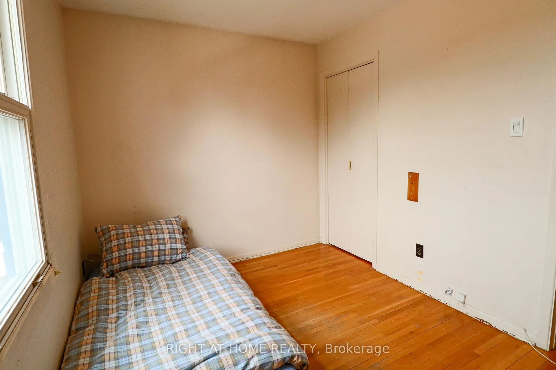 Photo 33 of 841 Thorndale Drive, Ottawa, Riverside Park South — HOMEH