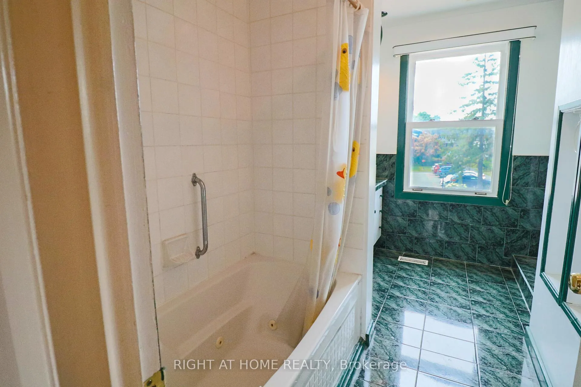 Photo 39 of 841 Thorndale Drive, Ottawa, Riverside Park South — HOMEH