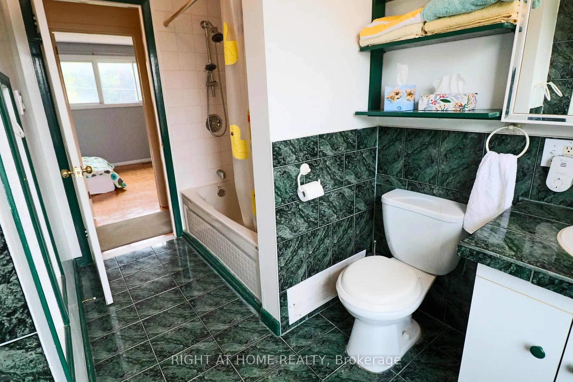 Photo 40 of 841 Thorndale Drive, Ottawa, Riverside Park South — HOMEH