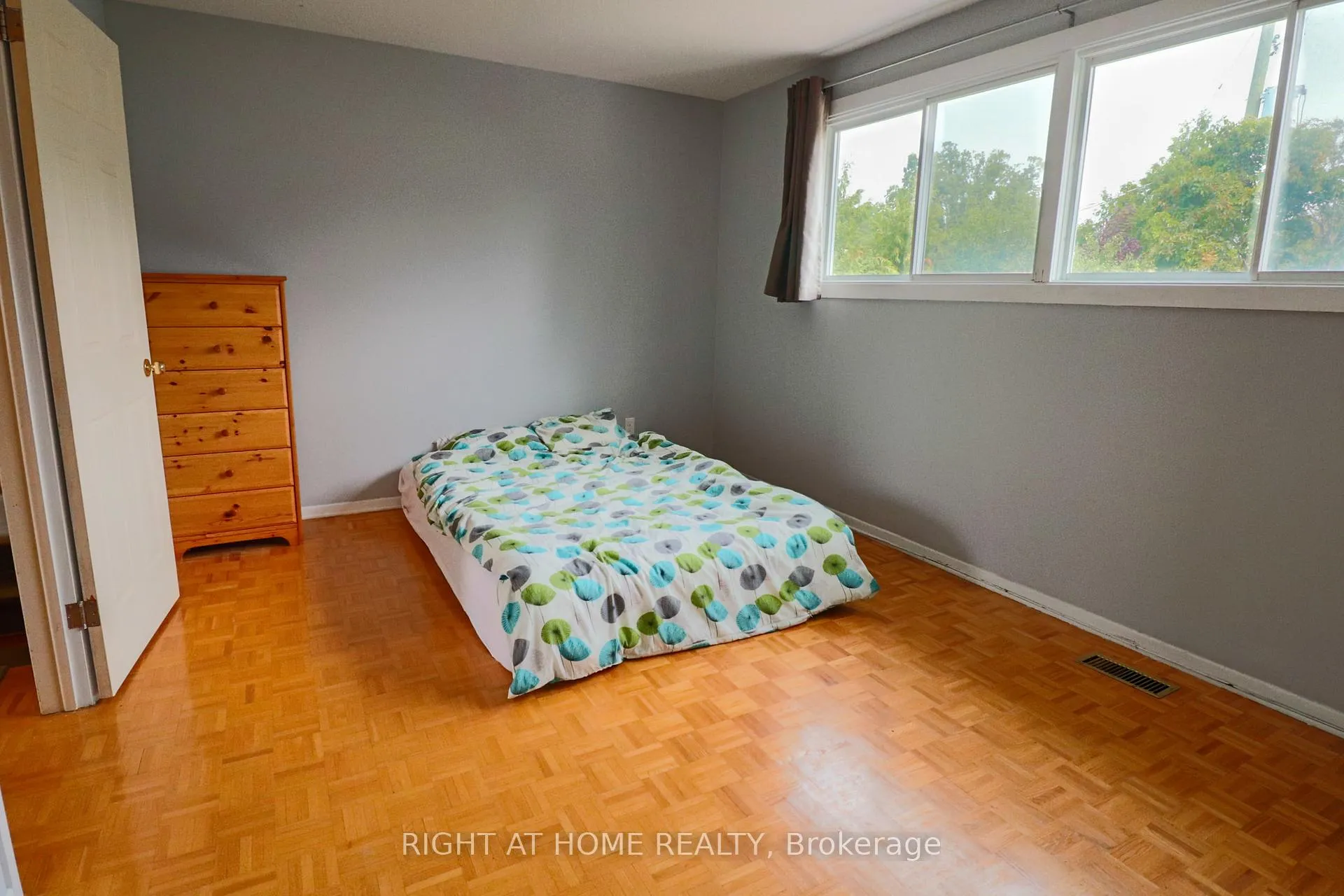 Photo 44 of 841 Thorndale Drive, Ottawa, Riverside Park South — HOMEH