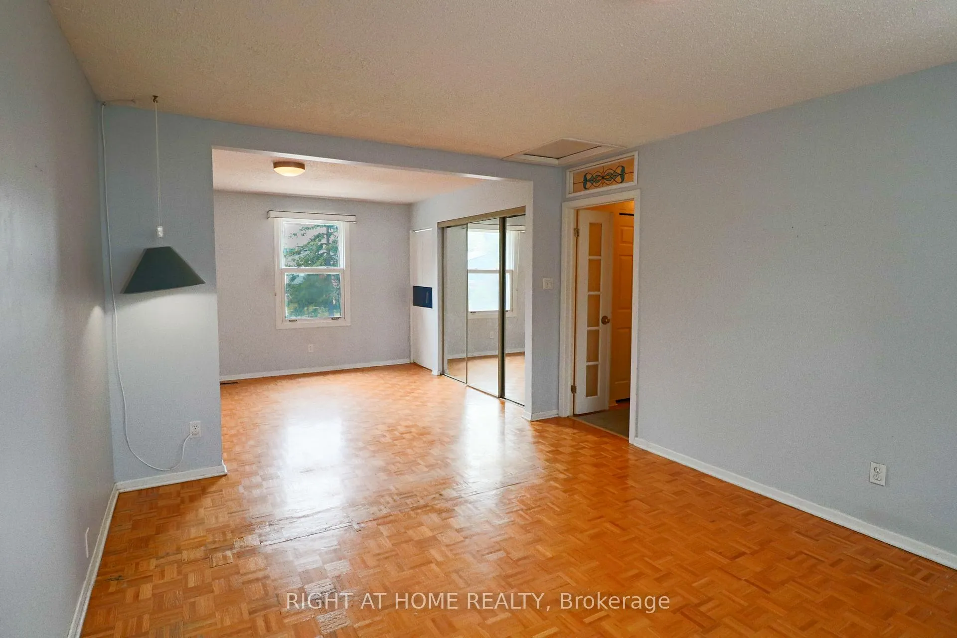 Photo 46 of 841 Thorndale Drive, Ottawa, Riverside Park South — HOMEH