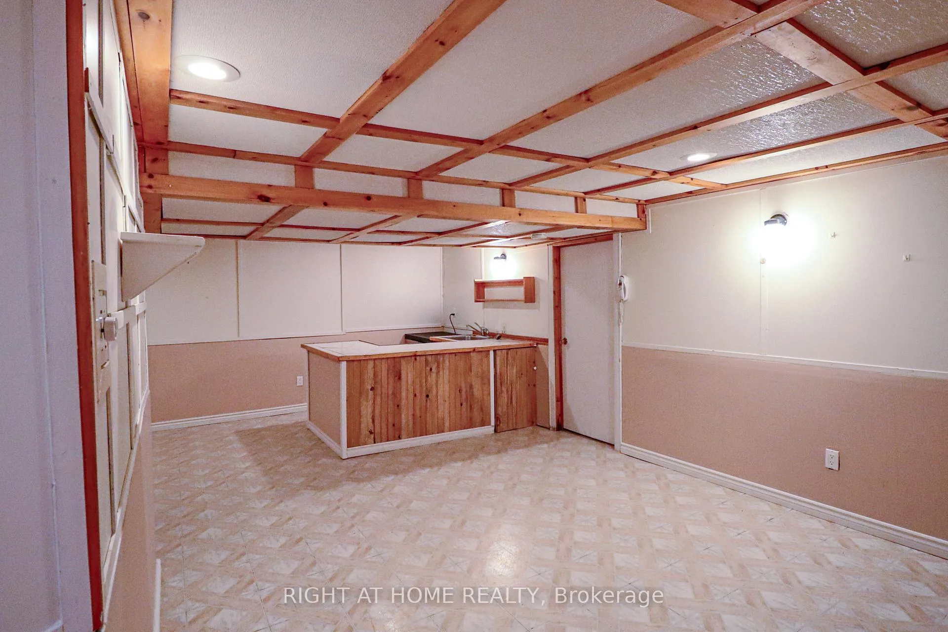 Photo 63 of 841 Thorndale Drive, Ottawa, Riverside Park South — HOMEH