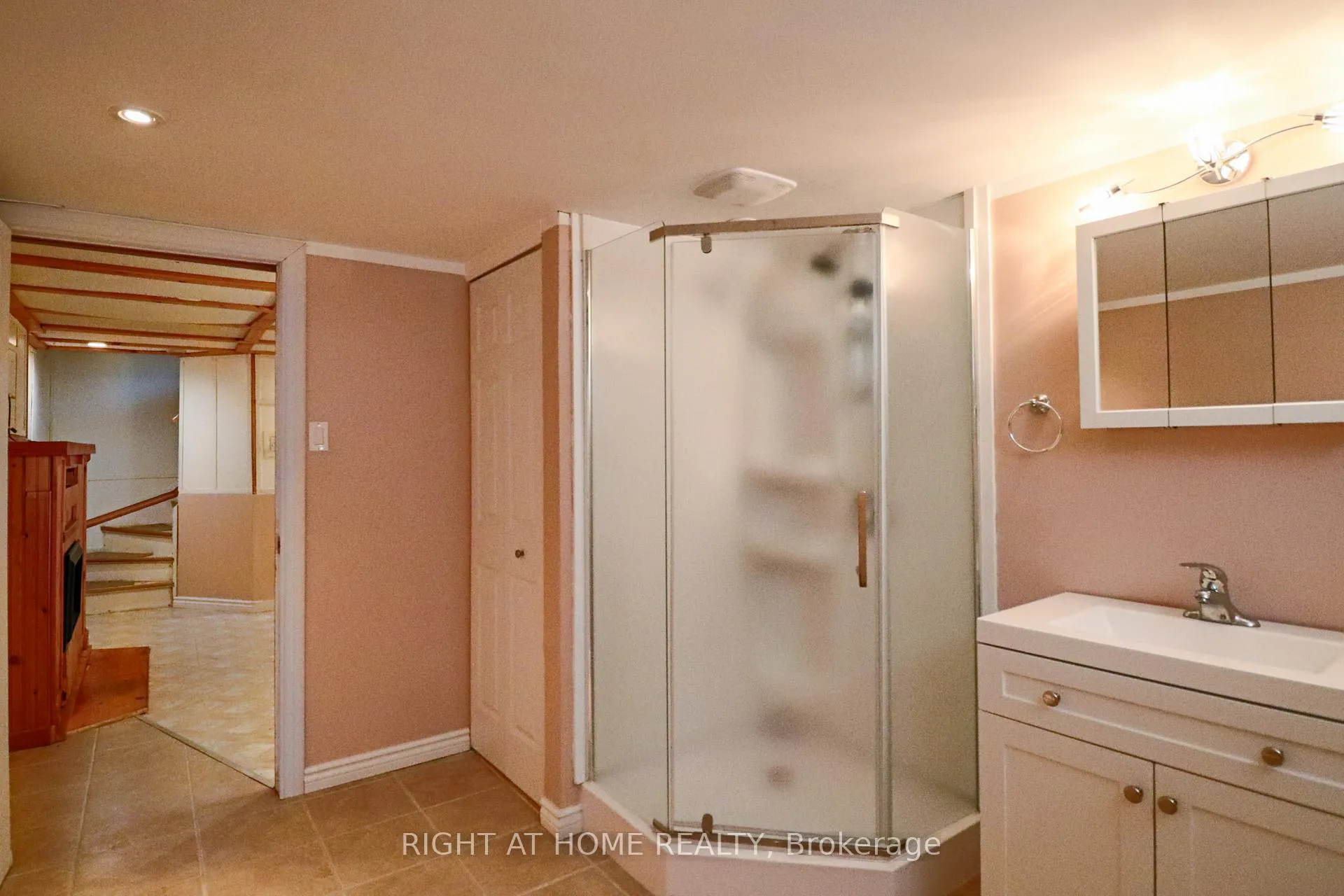 Photo 74 of 841 Thorndale Drive, Ottawa, Riverside Park South — HOMEH