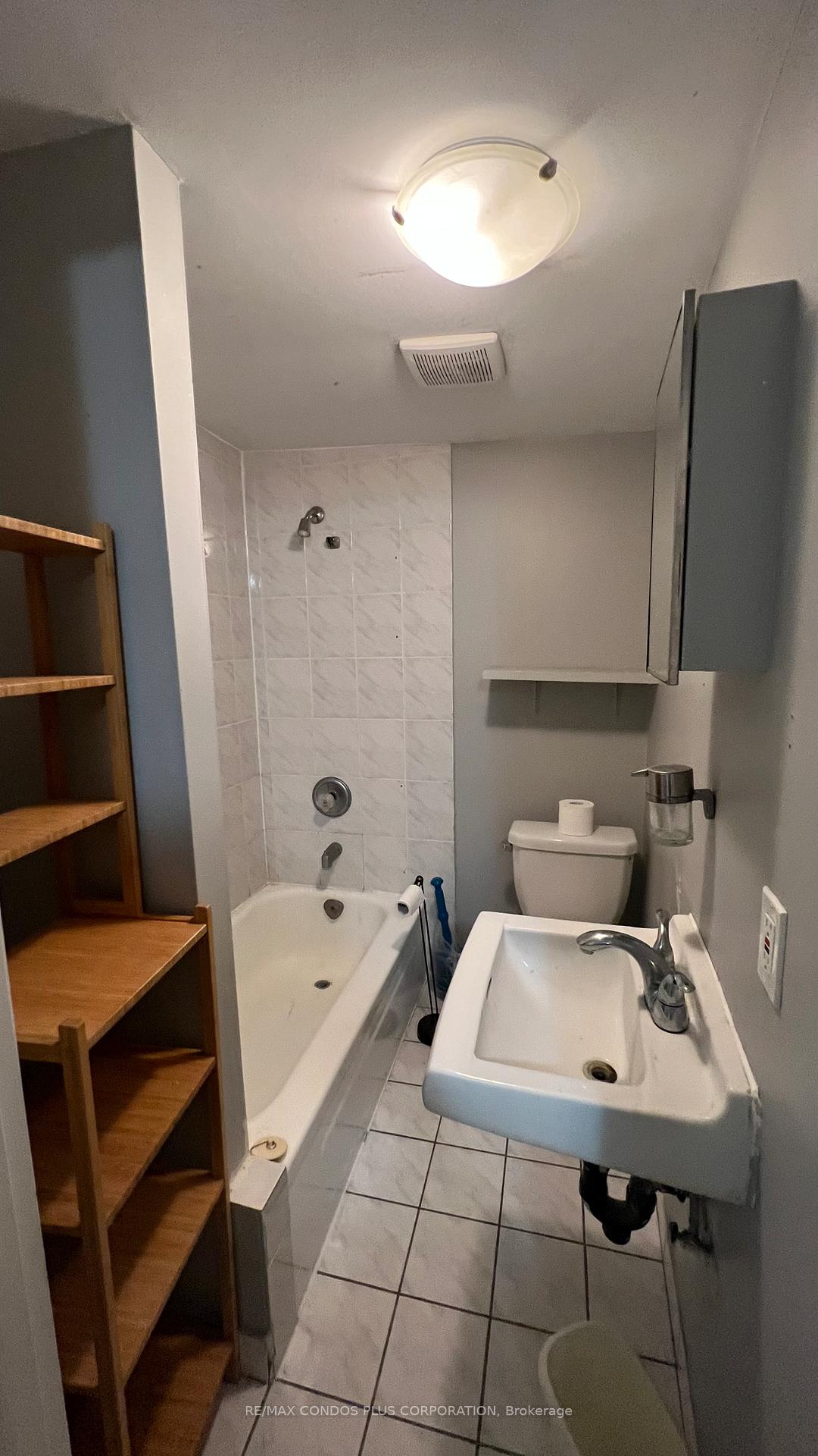 Photo 11 of Unit 4/5, 396 College Street, Toronto, Kensington-Chinatown — HOMEH