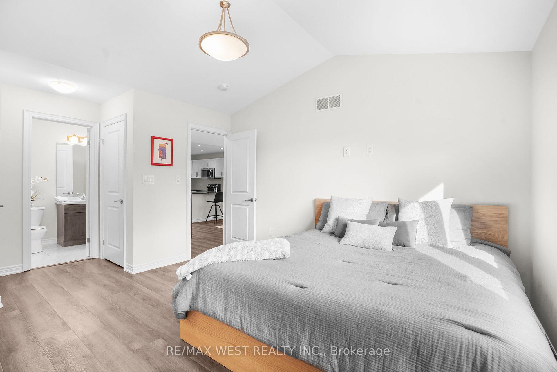 Photo 8 of 10 Hawthorn Avenue, Thorold, Confederation Heights — HOMEH