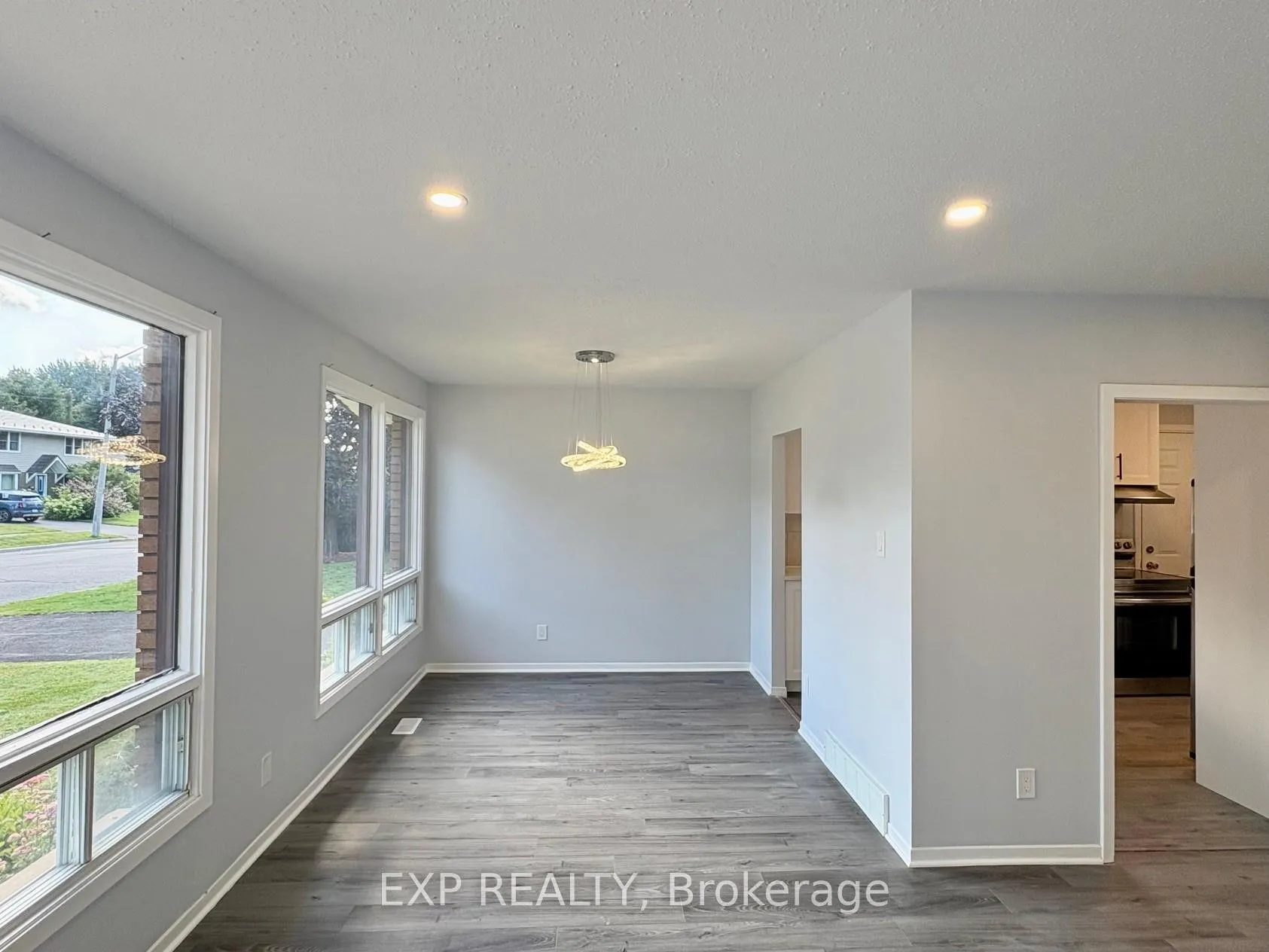 Photo 11 of 681 Fielding Drive, Ottawa, Riverside Park South — HOMEH