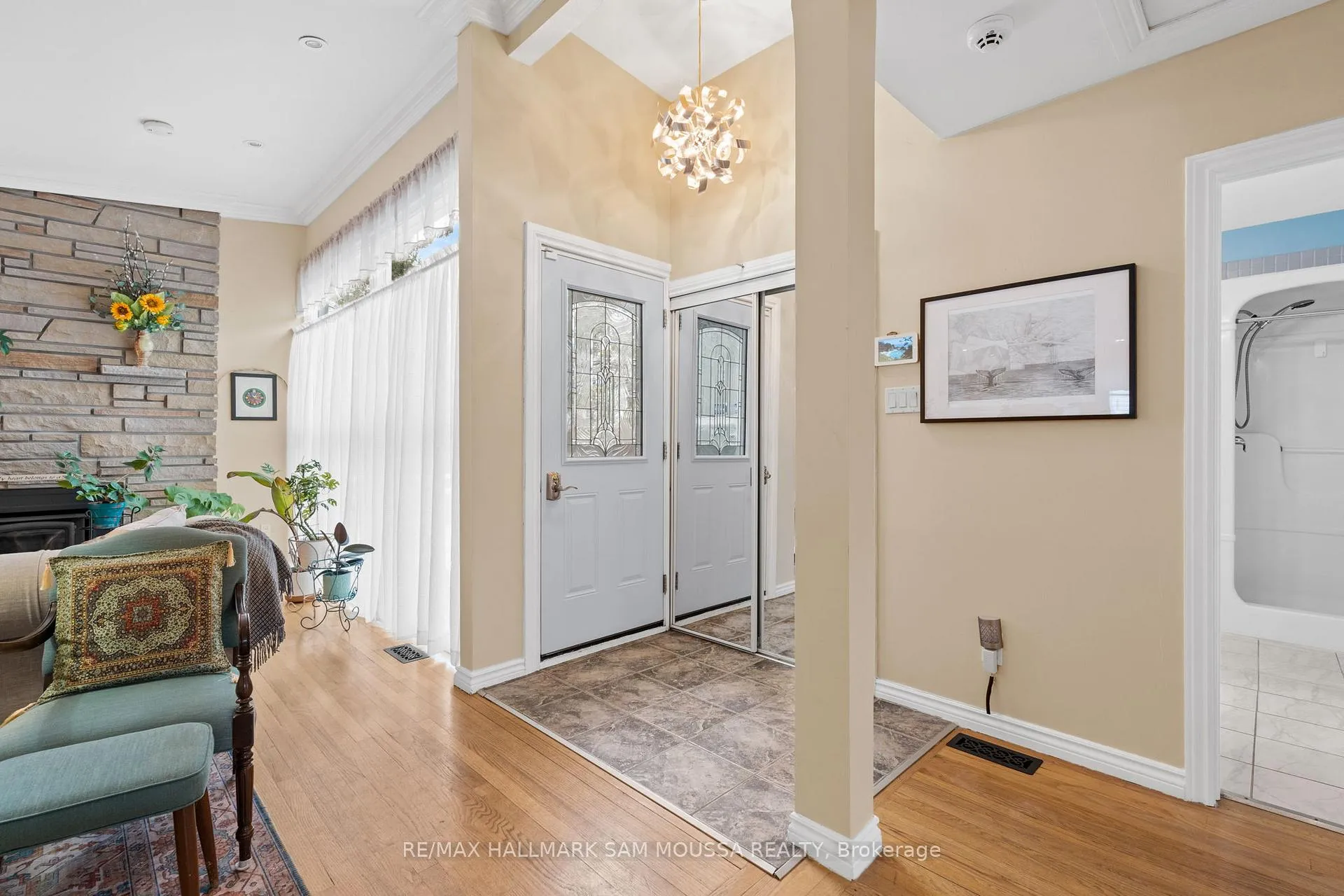 Photo 3 of 9 Quinpool Crescent, Ottawa, Arbeatha Park — HOMEH