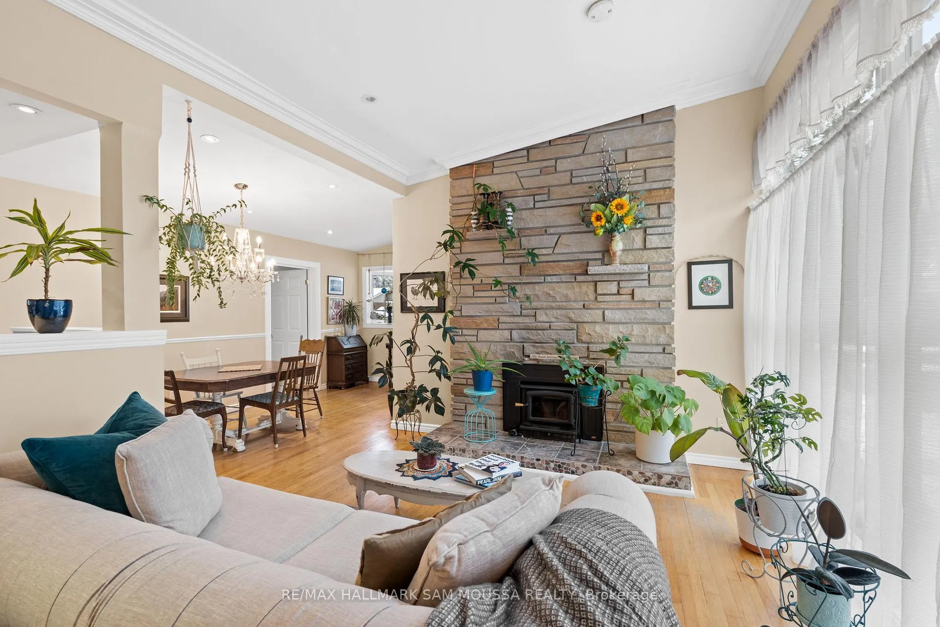 Photo 7 of 9 Quinpool Crescent, Ottawa, Arbeatha Park — HOMEH