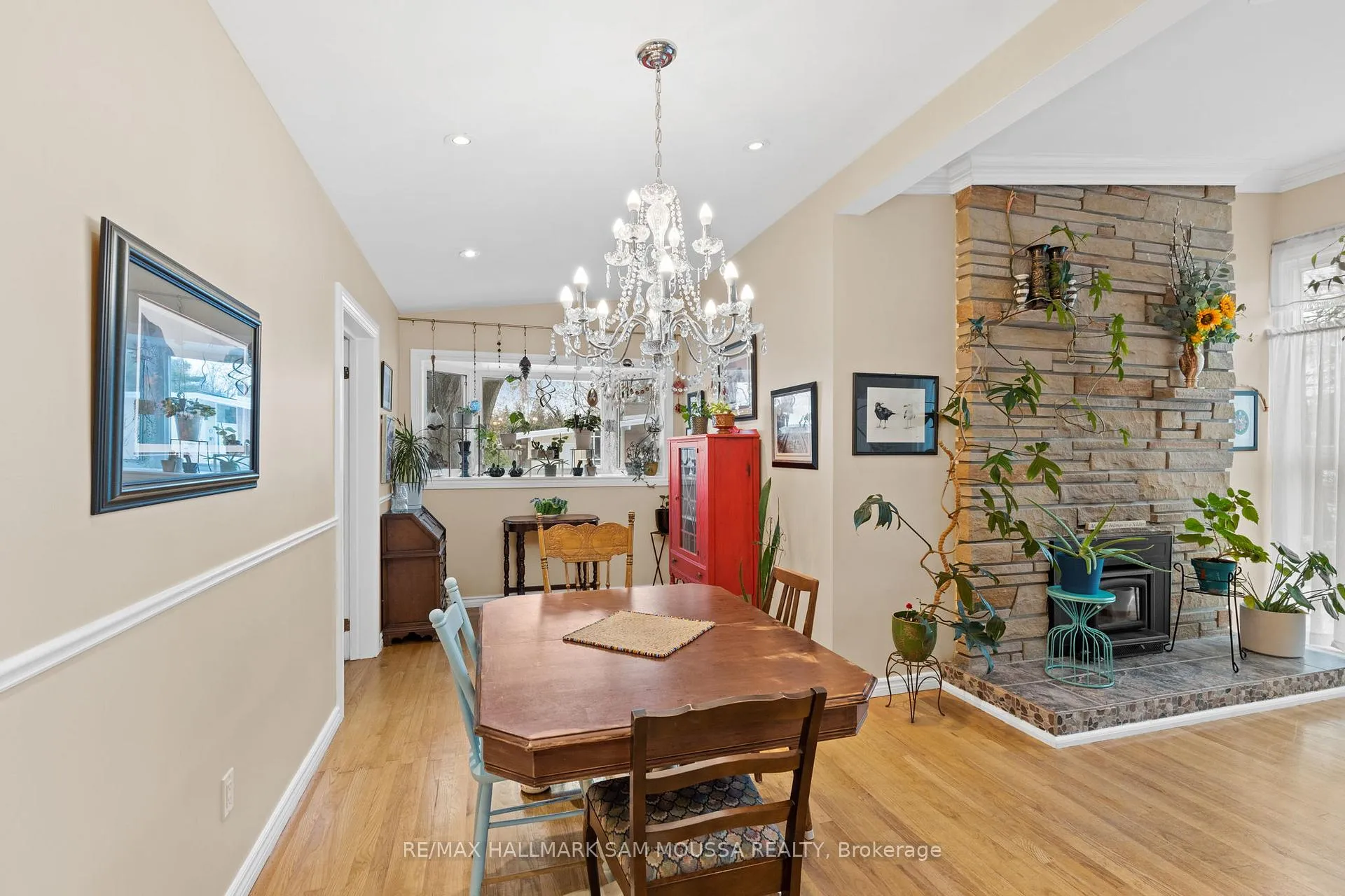 Photo 9 of 9 Quinpool Crescent, Ottawa, Arbeatha Park — HOMEH