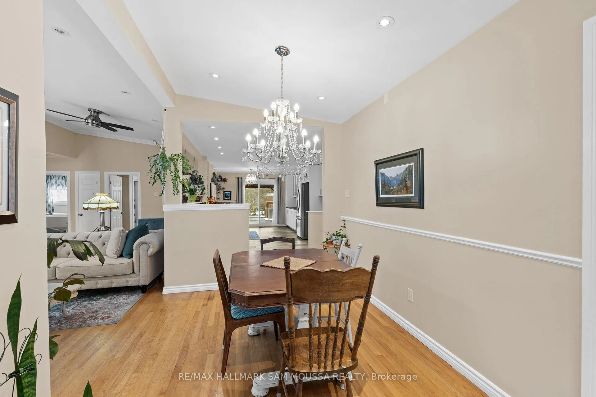 Photo 10 of 9 Quinpool Crescent, Ottawa, Arbeatha Park — HOMEH