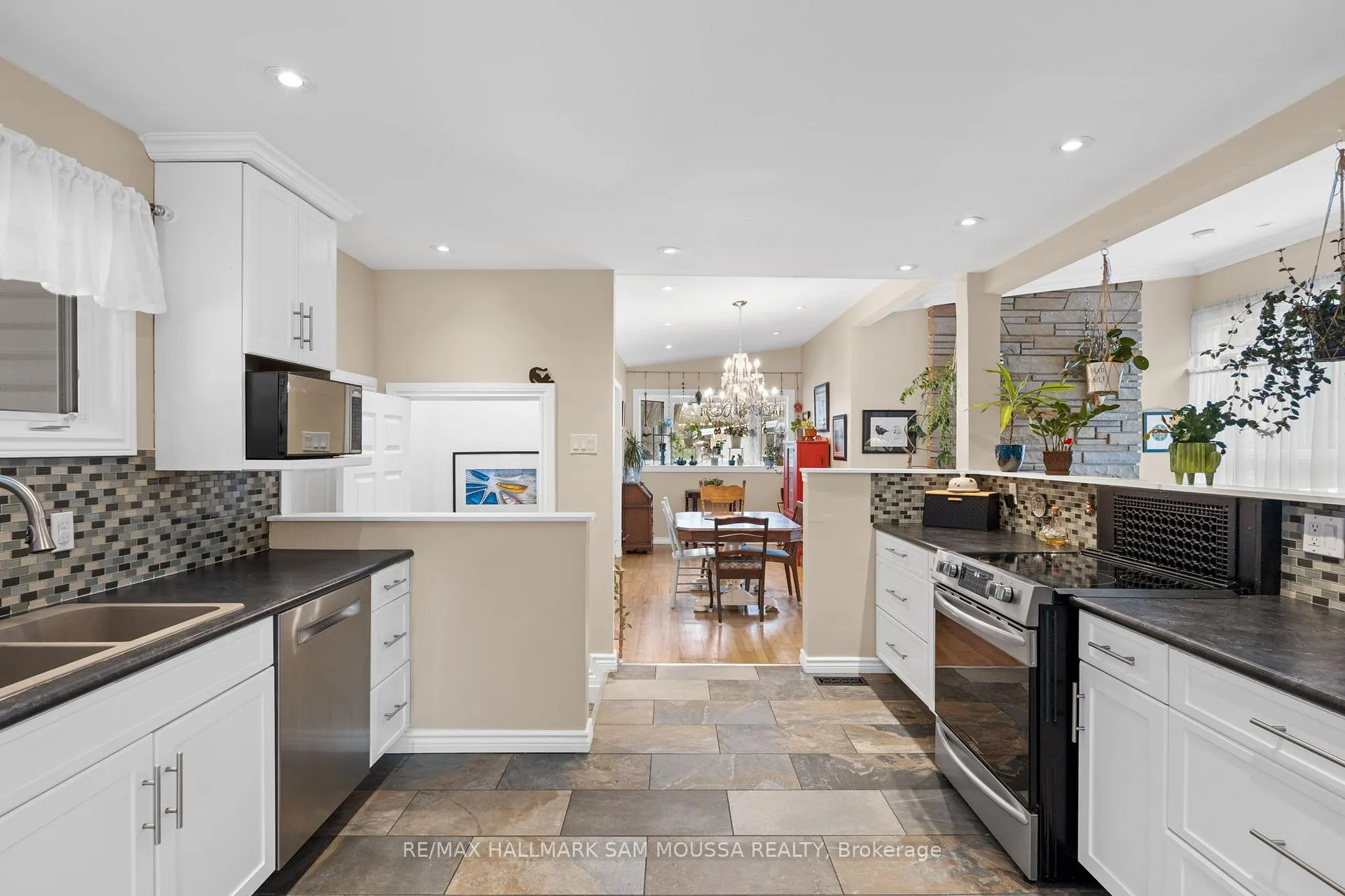 Photo 12 of 9 Quinpool Crescent, Ottawa, Arbeatha Park — HOMEH