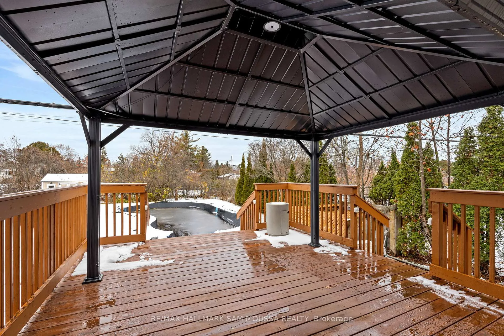 Photo 39 of 9 Quinpool Crescent, Ottawa, Arbeatha Park — HOMEH