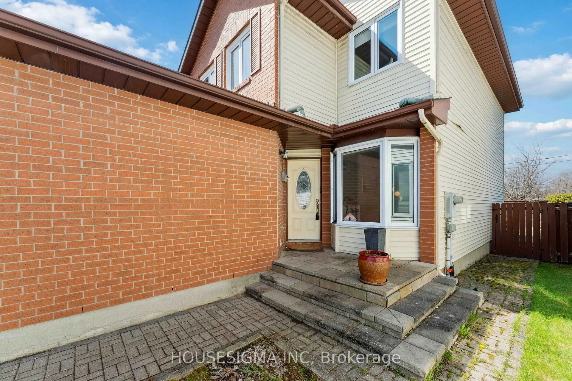 Photo 6 of 1278 Gregory Court, Ottawa, Beacon Hill South — HOMEH