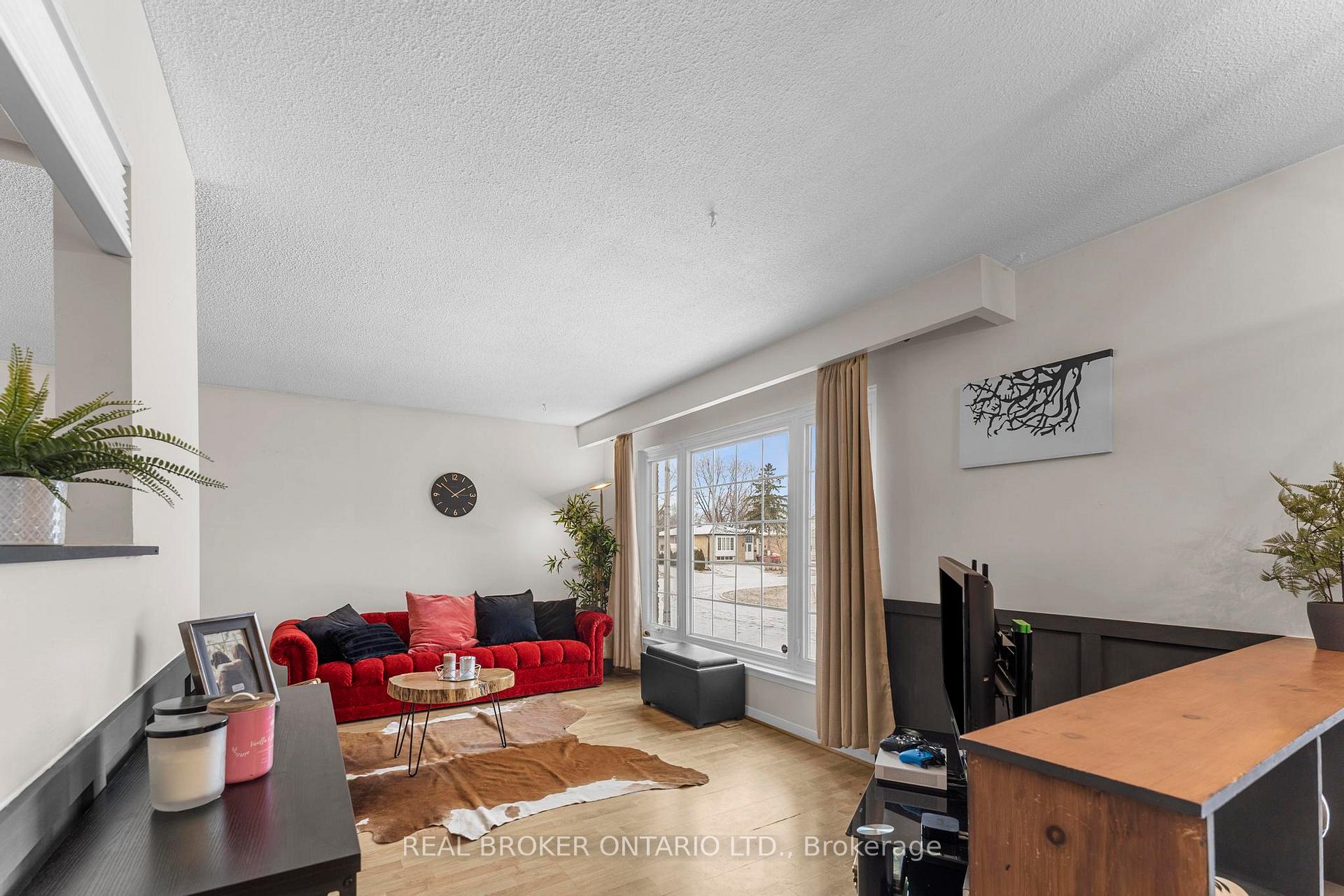 Photo 4 of 42 Blackwater Crescent, Scarborough, Malvern — HOMEH