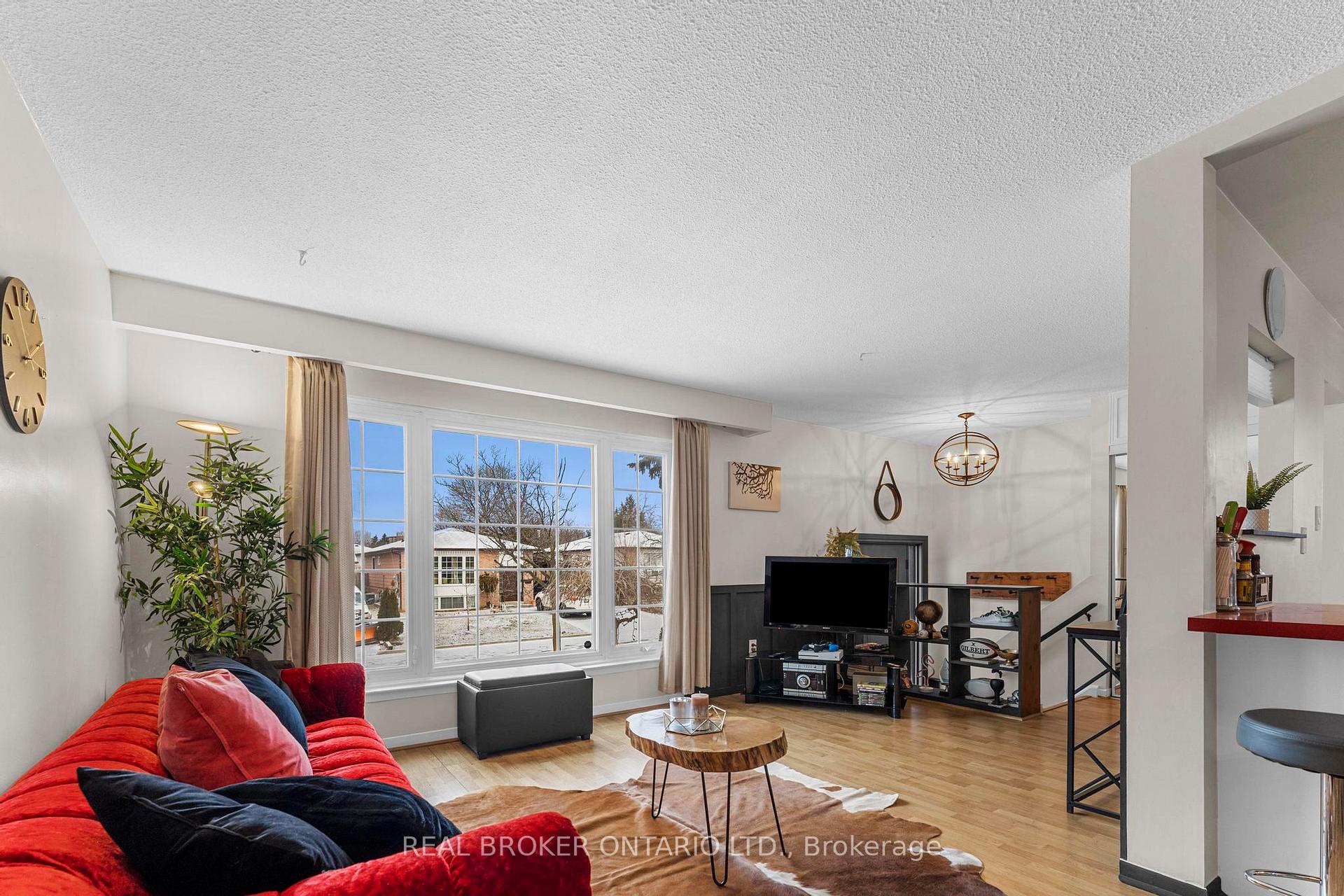 Photo 5 of 42 Blackwater Crescent, Scarborough, Malvern — HOMEH
