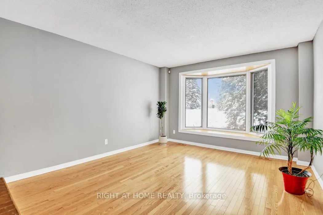Photo 5 of 52 Ventnor Way, Ottawa, Barrhaven - Pheasant Run — HOMEH