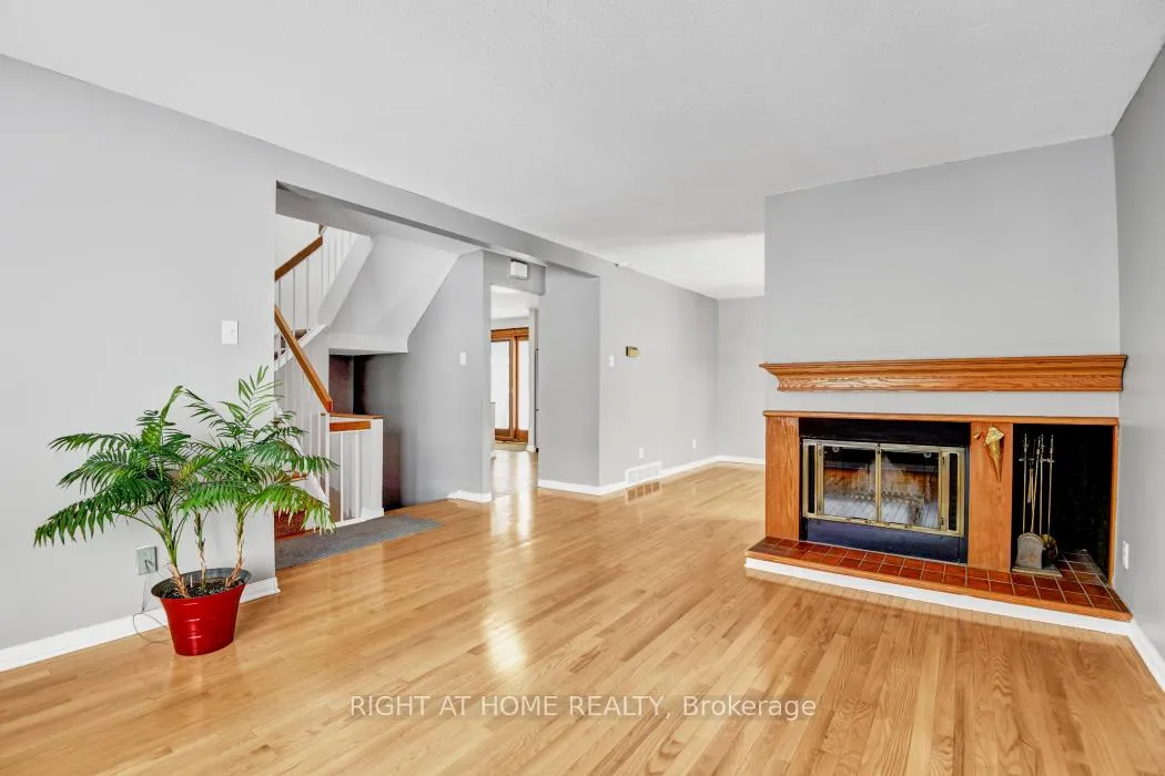 Photo 6 of 52 Ventnor Way, Ottawa, Barrhaven - Pheasant Run — HOMEH