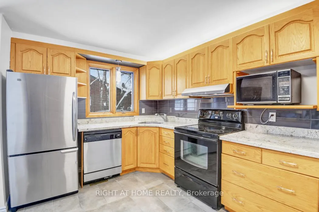 Photo 9 of 52 Ventnor Way, Ottawa, Barrhaven - Pheasant Run — HOMEH