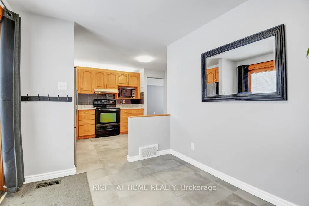 Photo 11 of 52 Ventnor Way, Ottawa, Barrhaven - Pheasant Run — HOMEH