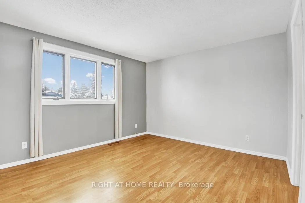 Photo 13 of 52 Ventnor Way, Ottawa, Barrhaven - Pheasant Run — HOMEH